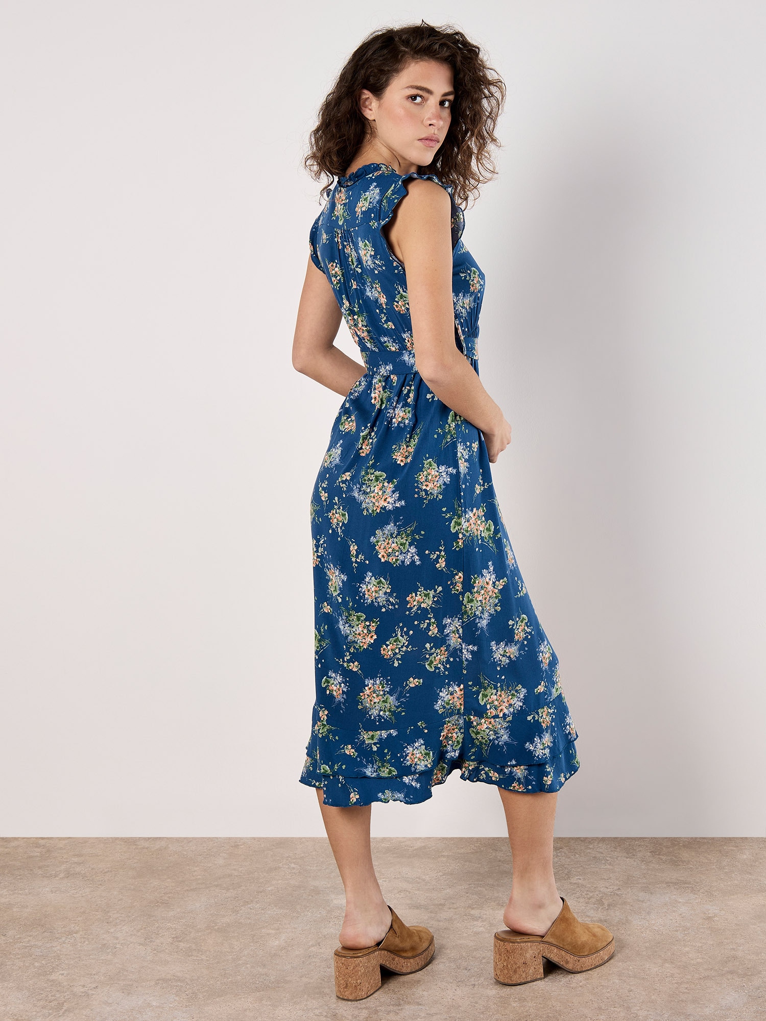 Apricot Midikleid »Midikleid« mit Bindeband, 2 tlg. mit Rüschen und Bindegürtel