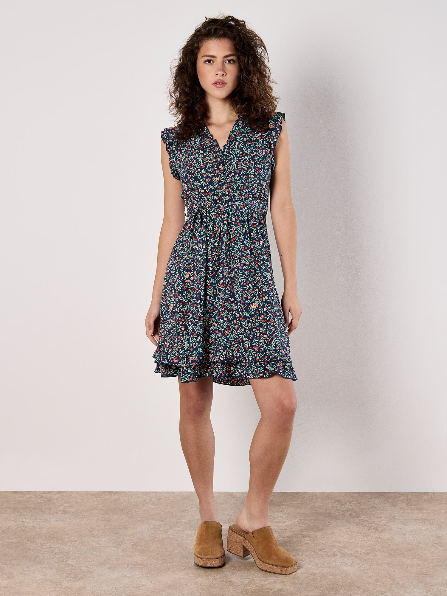 Apricot Druckkleid »Blumenwald-Rüschen-Ditsy-Kleid« Gemustert mit Rüschen