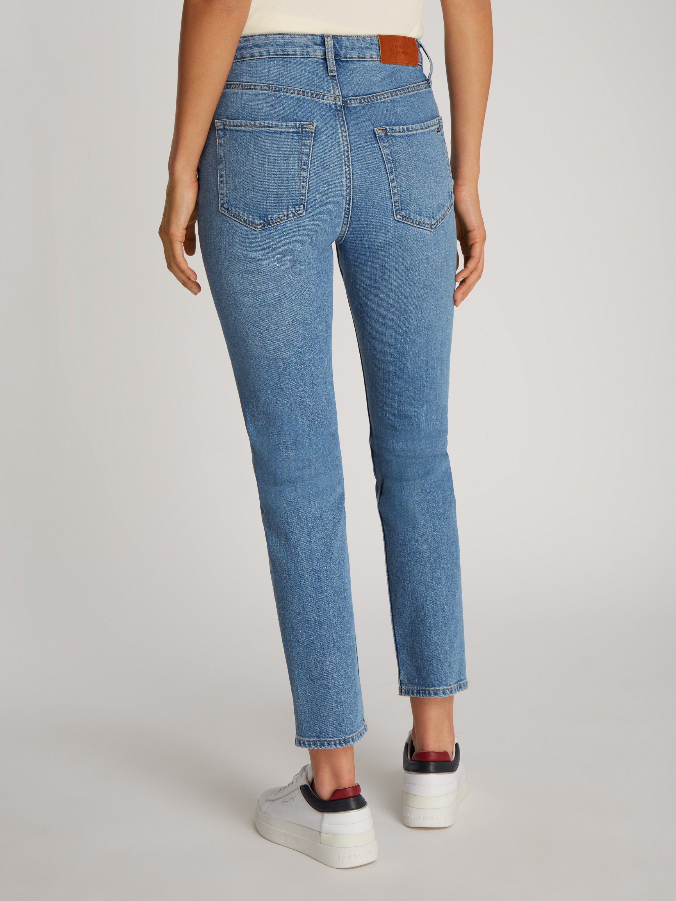 Tommy Hilfiger Slim-fit-Jeans »Slim Cigarette High Waist«, mit Logo-Badge, in blauer Waschung