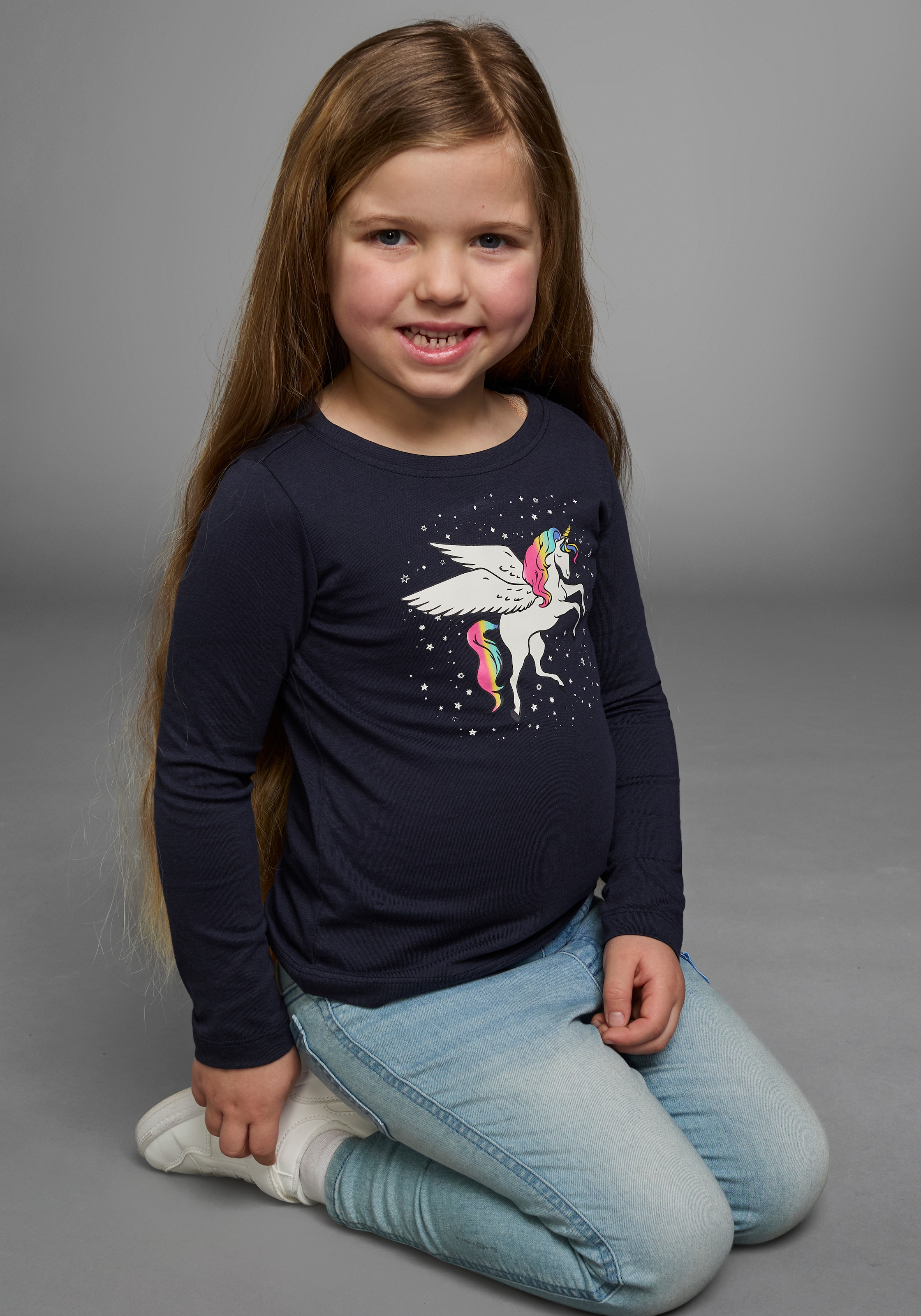 KIDSWORLD Langarmshirt »mit süßem Einhorn Druck«, langärmlig, hüftlange Passform, stylischer Druck