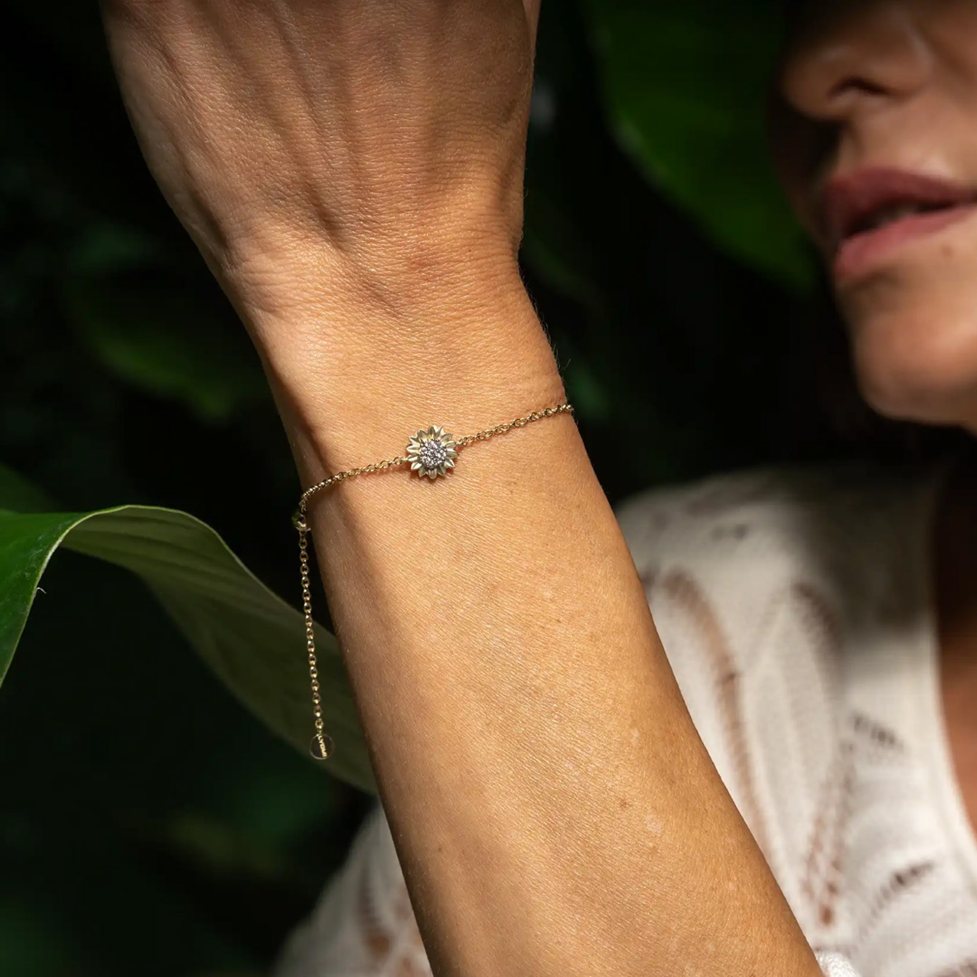 LYOMI Armband »585/- GG/WG Sonnenblume 7 synth. Diam. 0,10ct.«