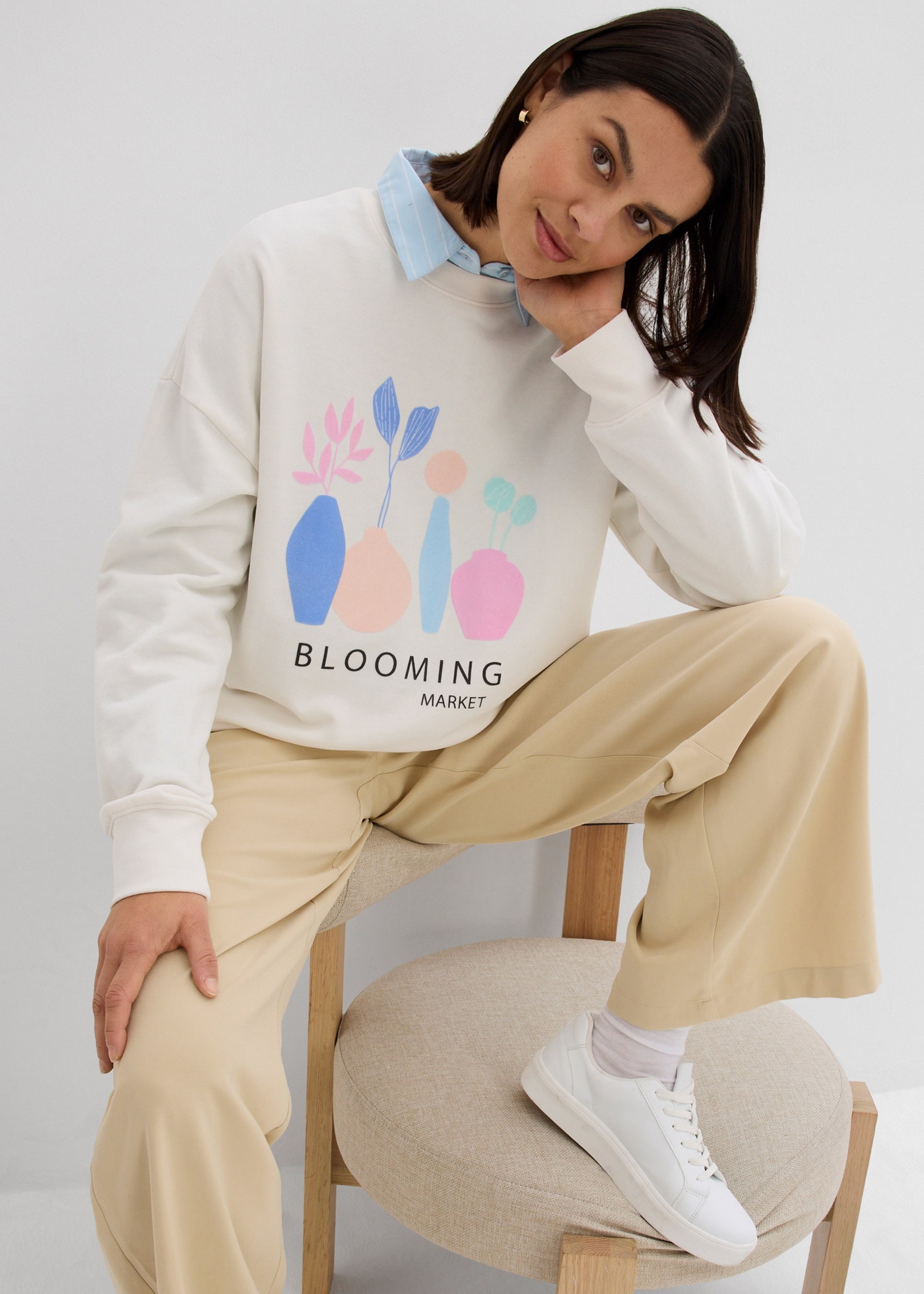 bonprix Sweatshirt , mit Langarm, mit Blumen-Druck, mit Seitenschlitzen
