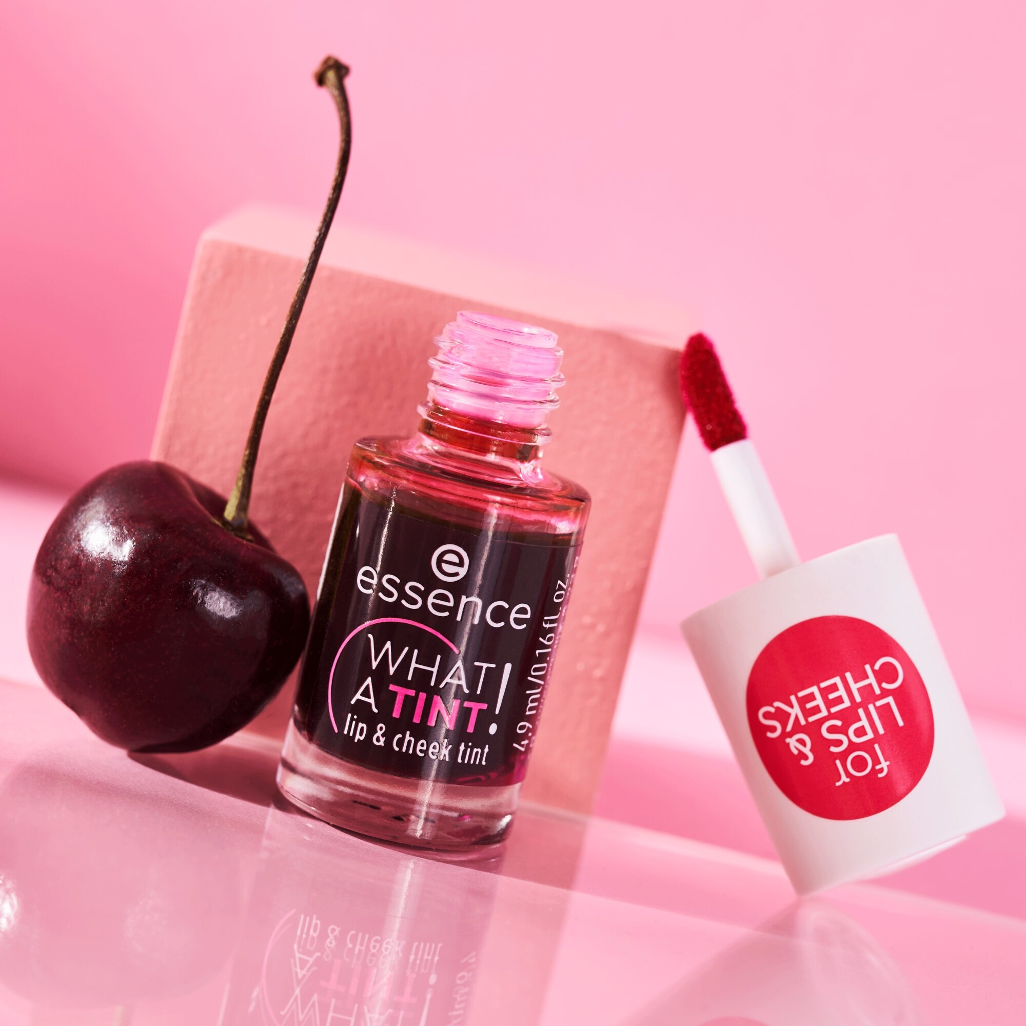 Essence Rouge »WHAT A TINT! LIP & CHEEK TINT« mit wasserartiger Textur