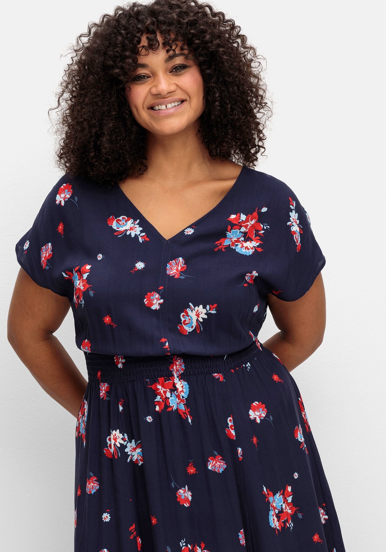 Sheego Maxikleid »Maxikleid mit Alloverdruck und gesmokter Taille«