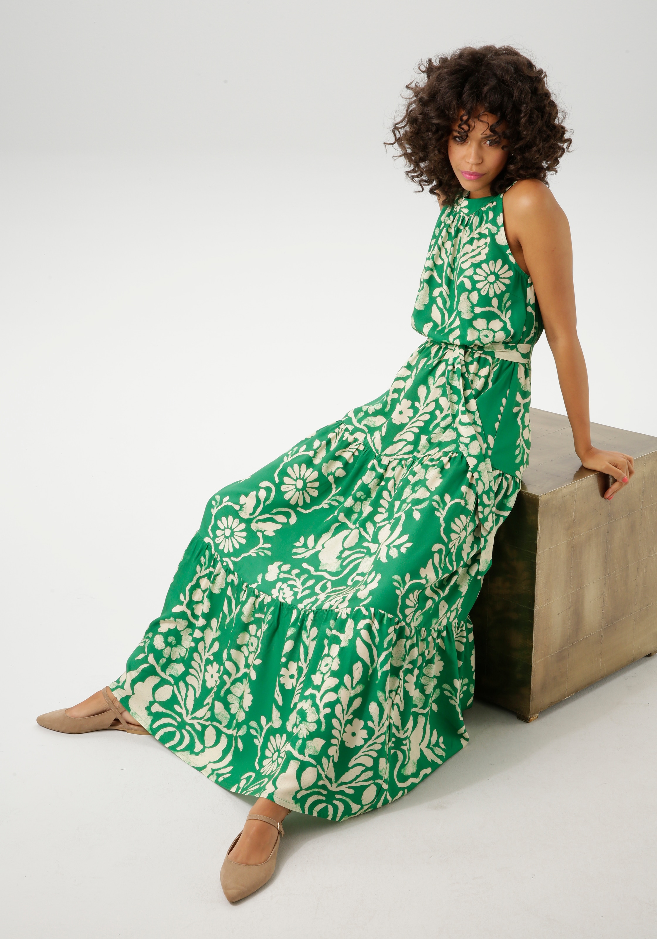 Aniston CASUAL Sommerkleid, (mit abnehmbaren Bindeband), mit extravagantem Blumendruck - jedes Teil ein Unikat