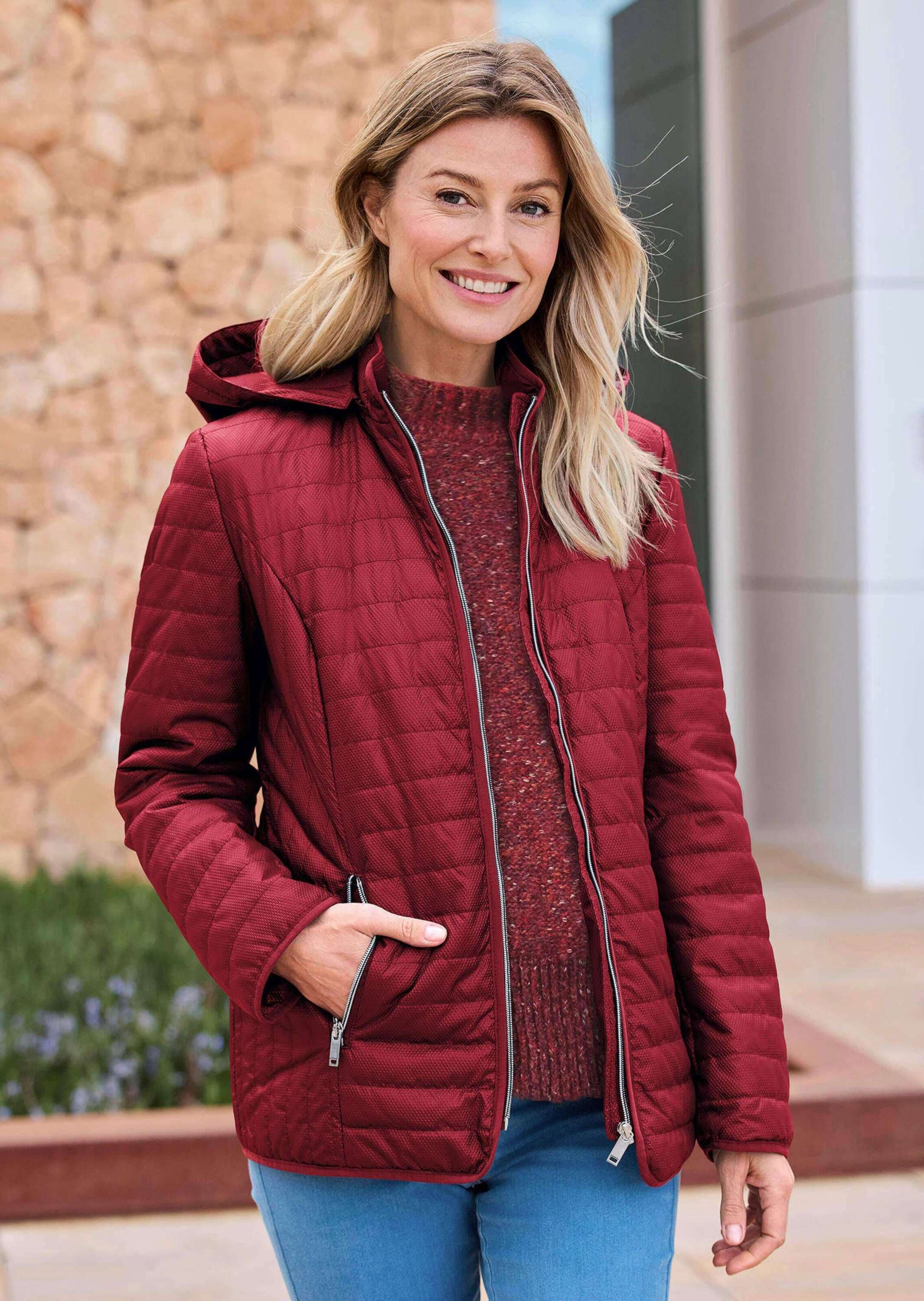 GOLDNER Steppjacke »Kurzgröße Kapuzenjacke mit Stehkragen« Sportive Steppjacke mit leichter Wattierung