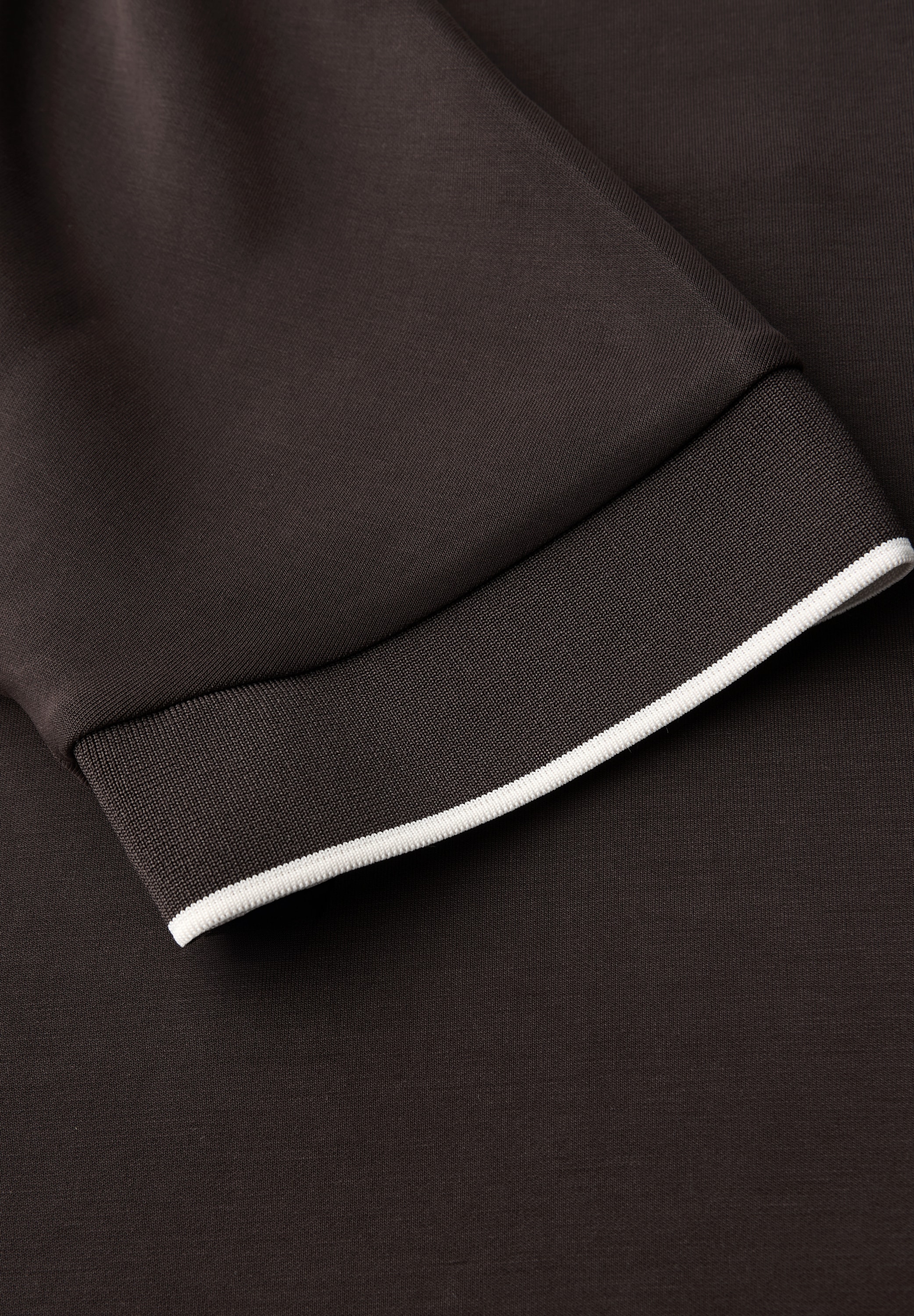 STREET ONE T-Shirt, im Silk Look und mit dezentem Kontrastdetail, Sommershirt