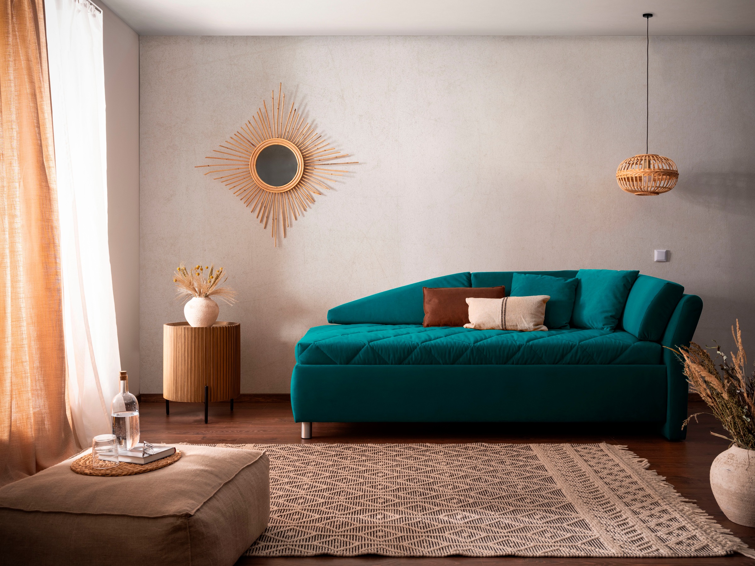 alina Schlafsofa »Lindsay«, Bettkasten, Zierkissen-Set aus: 2 Stk. 40x40cm, 1 Stk. 30x30cm