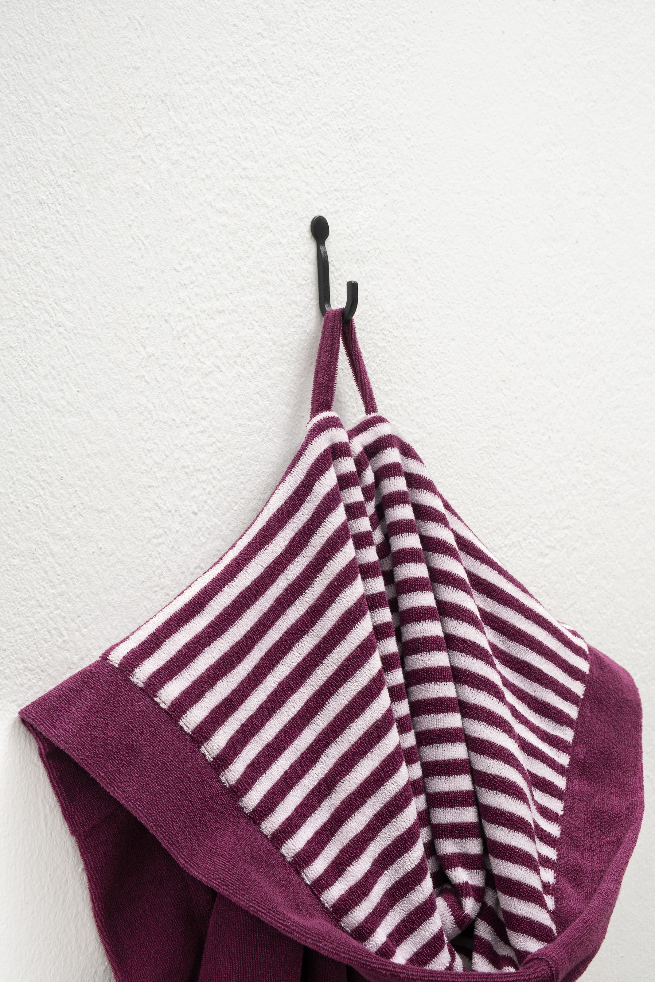 KangaROOS Kinderbademantel »Dalia, Ideal für Zuhause, Schwimmbad oder im Urlaub« 1 Stk. Uni-Farben mit Streifen