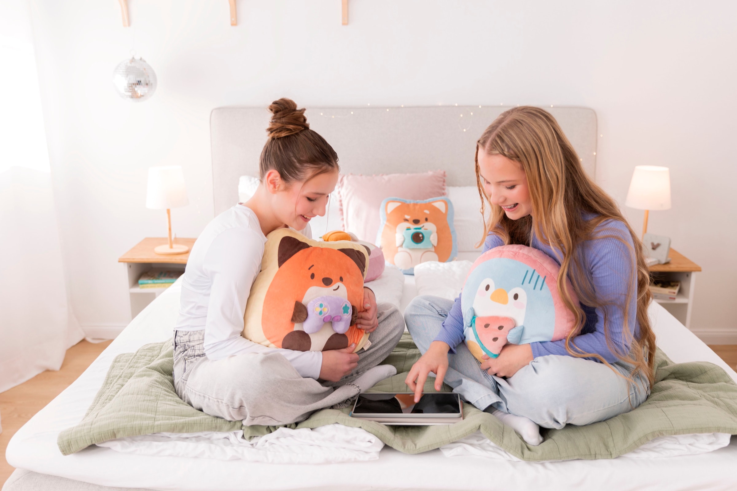 Nici Kuscheltier »mymochi, Fuchs Geeks mit Spielkonsole 35x33x12 cm«