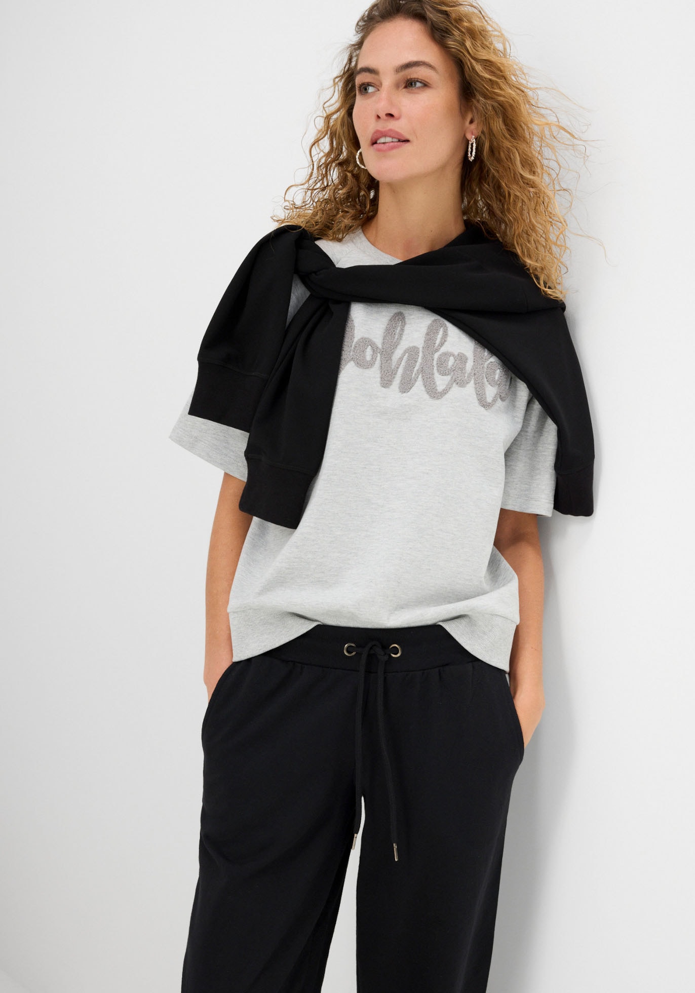 bonprix Jogginghose  aus Baumwolle und Polyester, lockere Passform, elastische Bündchen