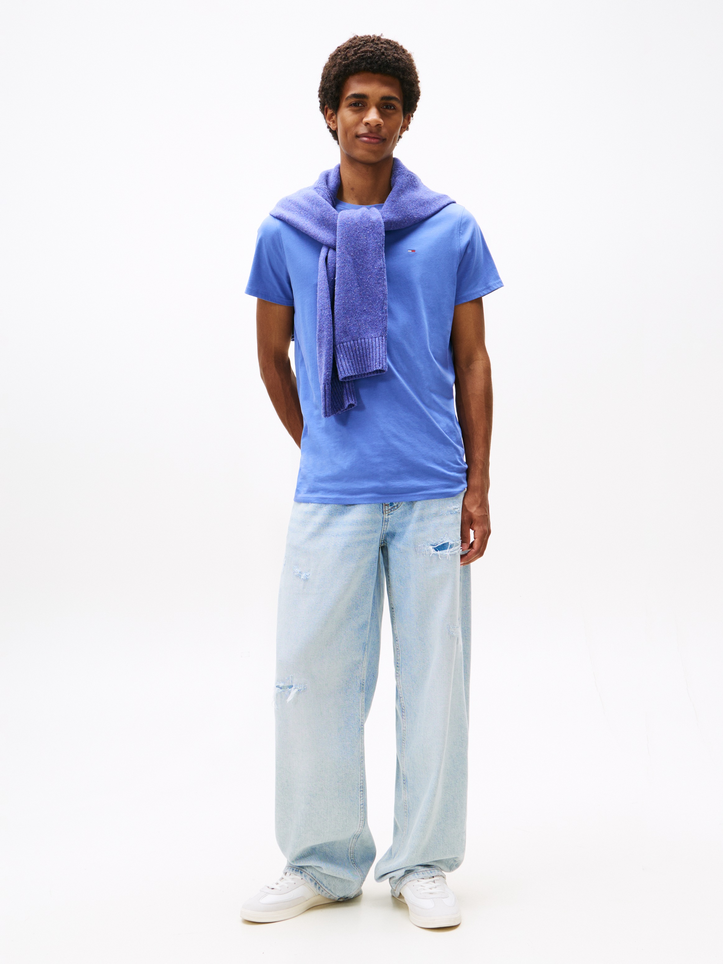 Tommy Jeans T-Shirt »TJM ESSENTIAL SOLID TEE«, mit Rundhalsausschnitt und dezenter Logo-Flag