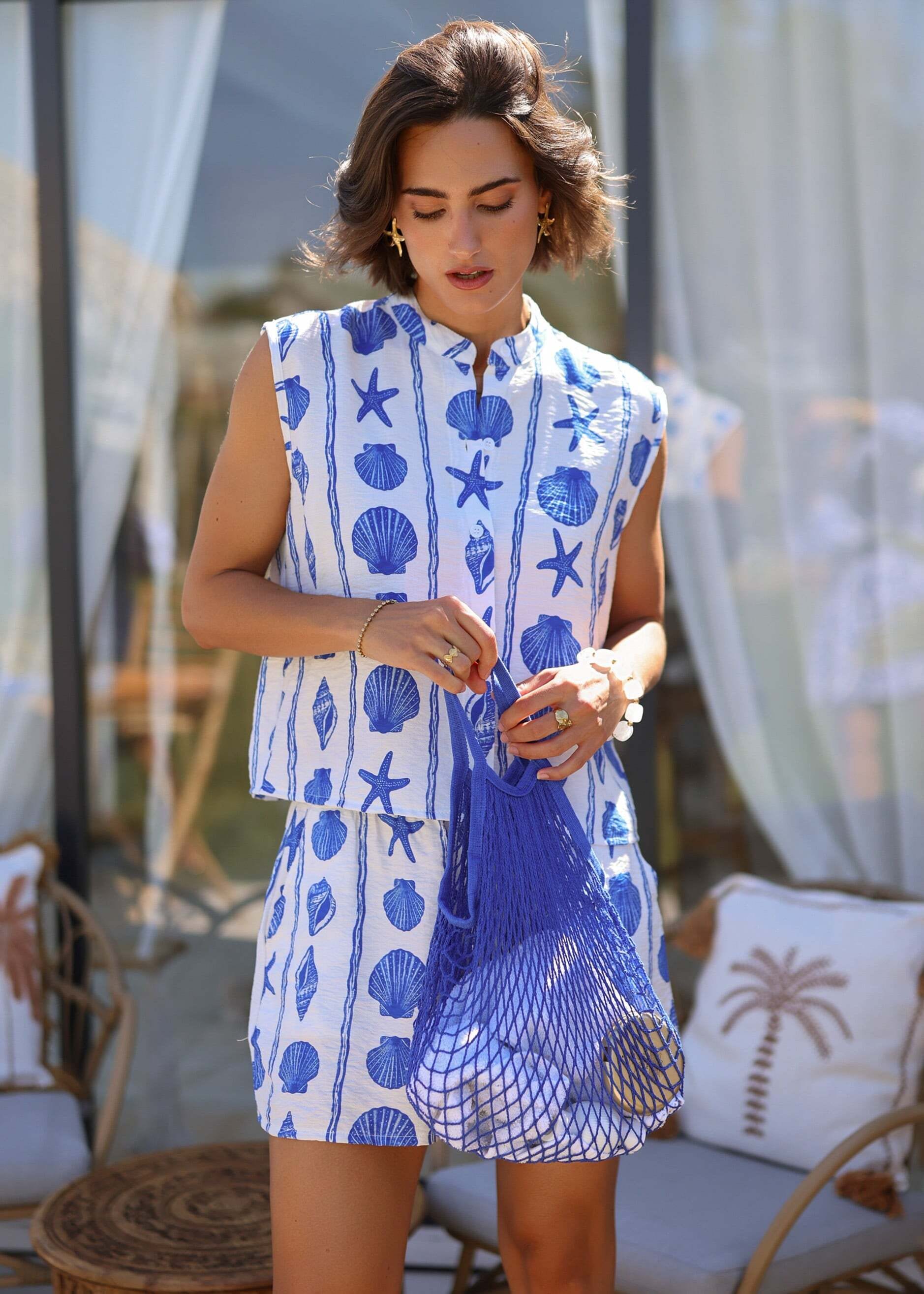SASSYCLASSY Blusentop »Ärmellose Bluse mit maritimem Print« Sommerliche Bluse mit Stehkragen und Knopfleiste im lockerem Schnitt