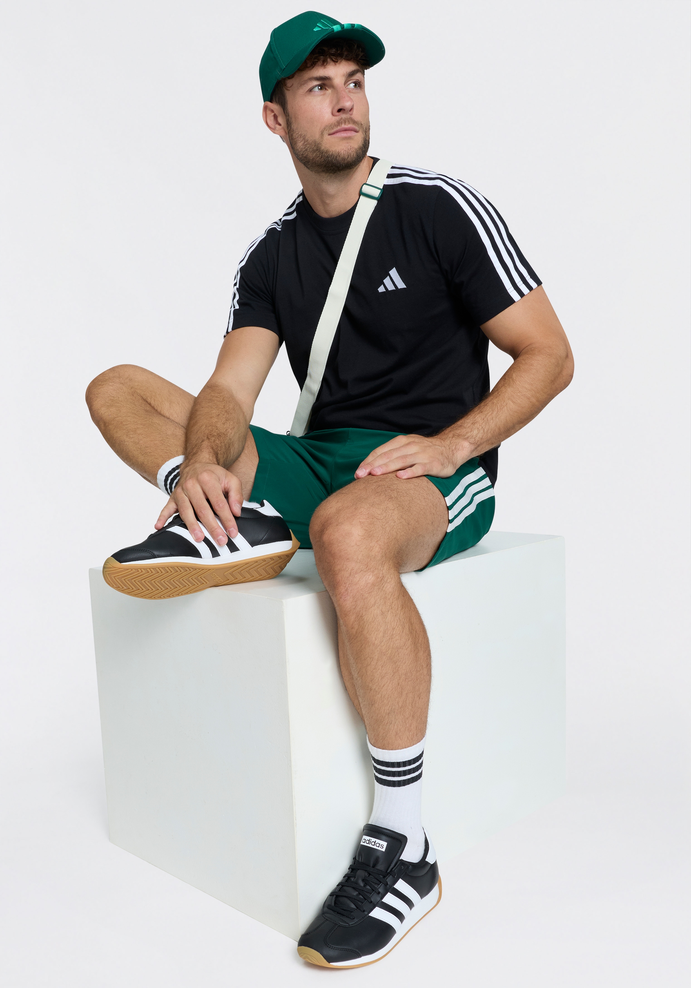 adidas Sportswear Shorts »ESSENTIALS 3-STREIFEN CHELSEA LITE, GEWEBT«