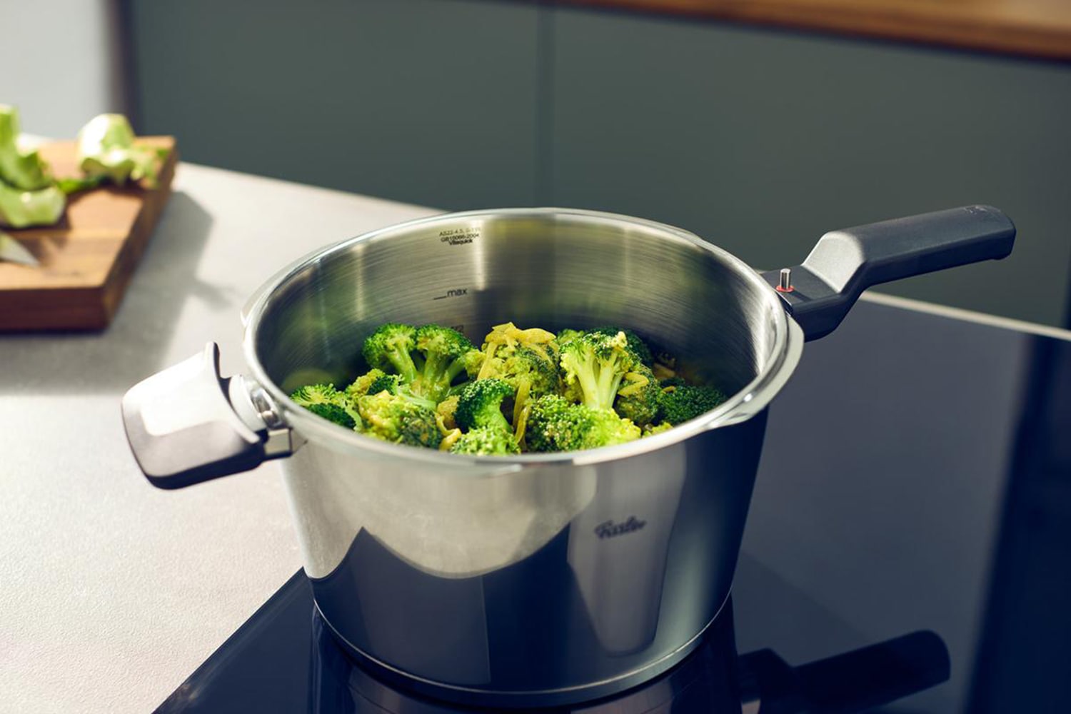 Fissler Schnellkochtopf »Vitaquick®Elemental Dampfkochtopf Premium Drucktopf« Set, 2 Schnellkochtöpfe jeweils mit Glasdeckel, 4 tlg. Edelstahl 18/10