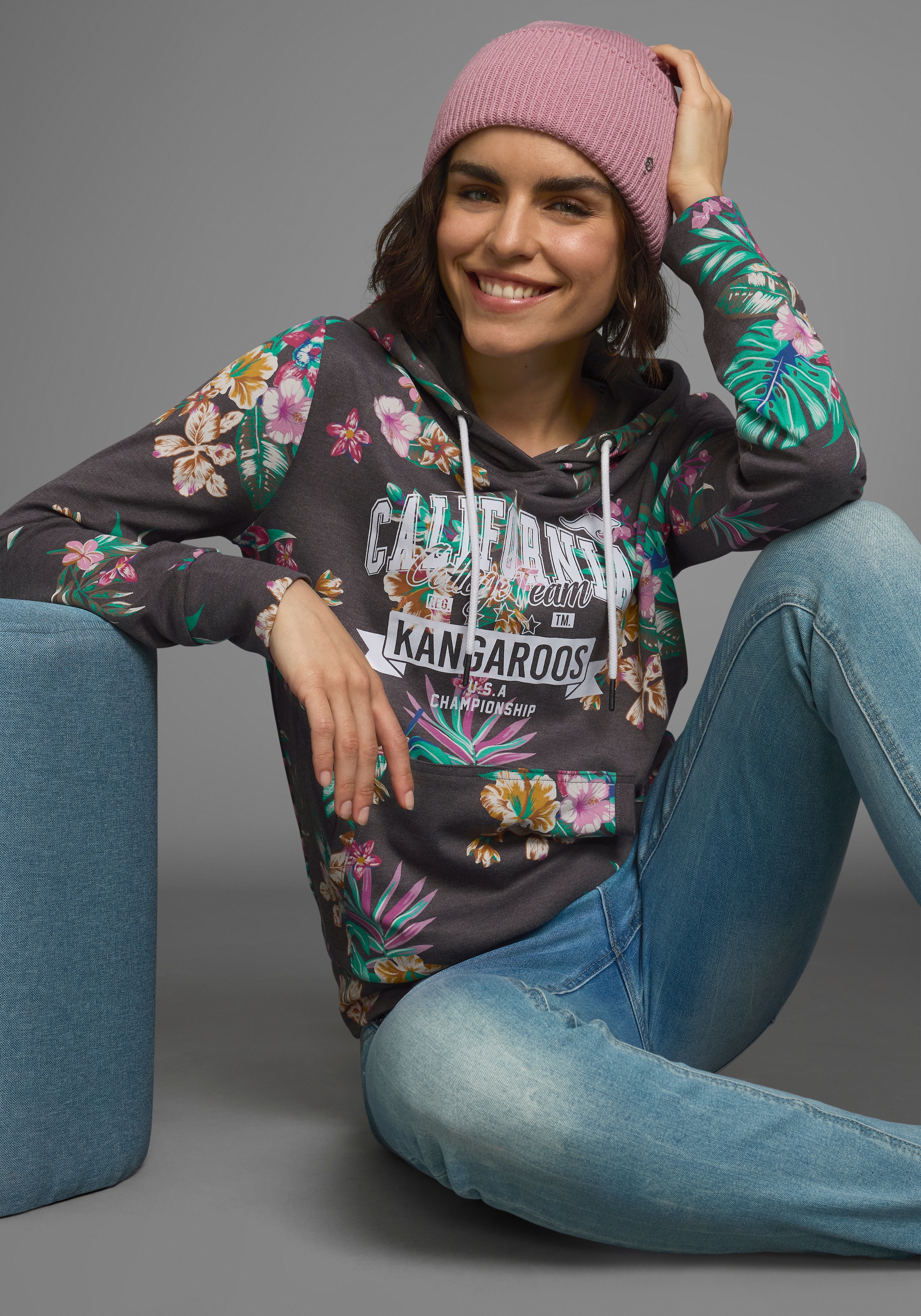 KangaROOS Kapuzensweatshirt, Langarm, figurumspielender Schnitt, aus Interlockmaterial