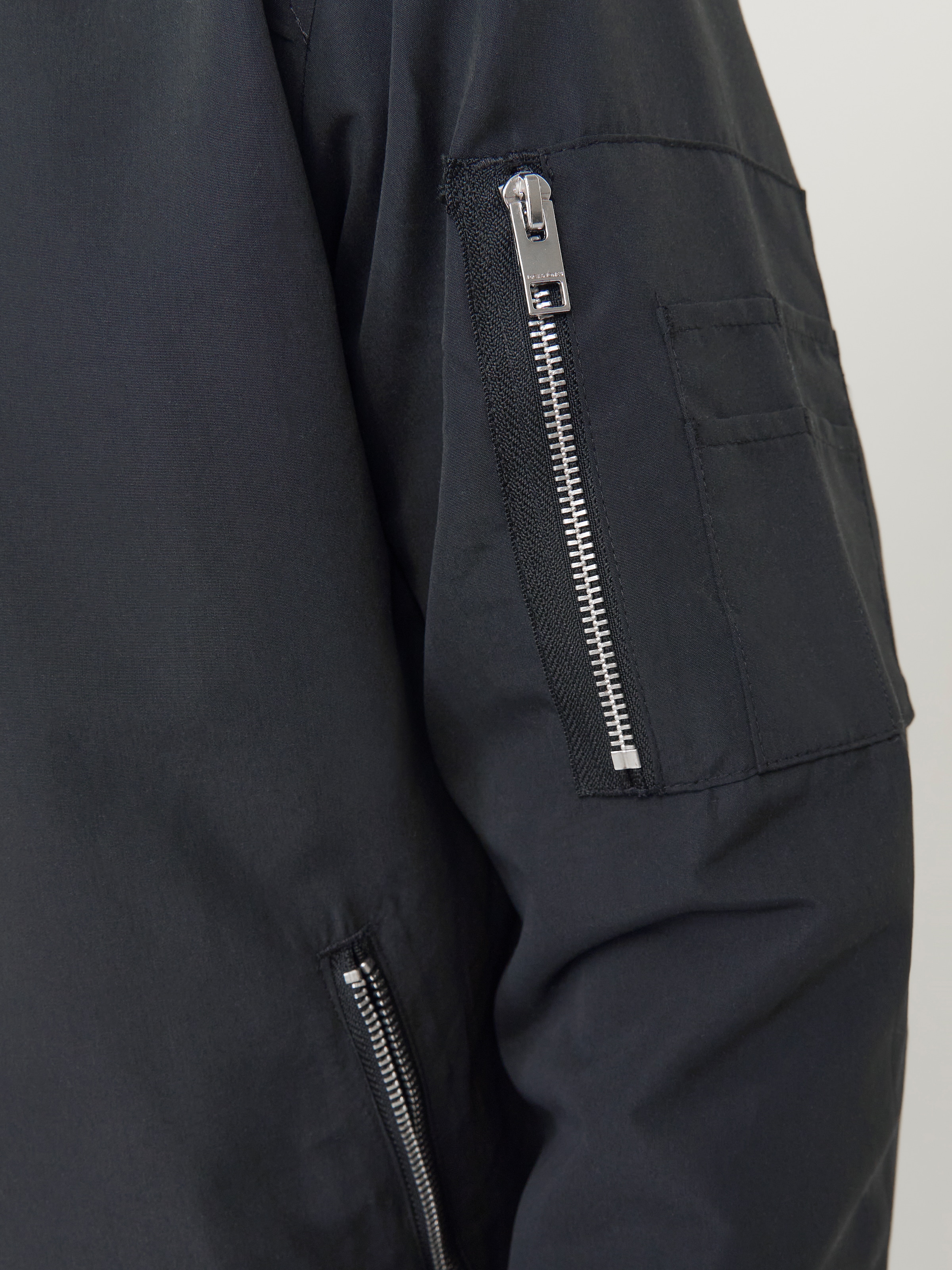 Jack & Jones Blouson »JJERUSH mit Stehkragen und Reißverschlusstaschen« ohne Kapuze unifarben, modisch, regular fit, Polyester