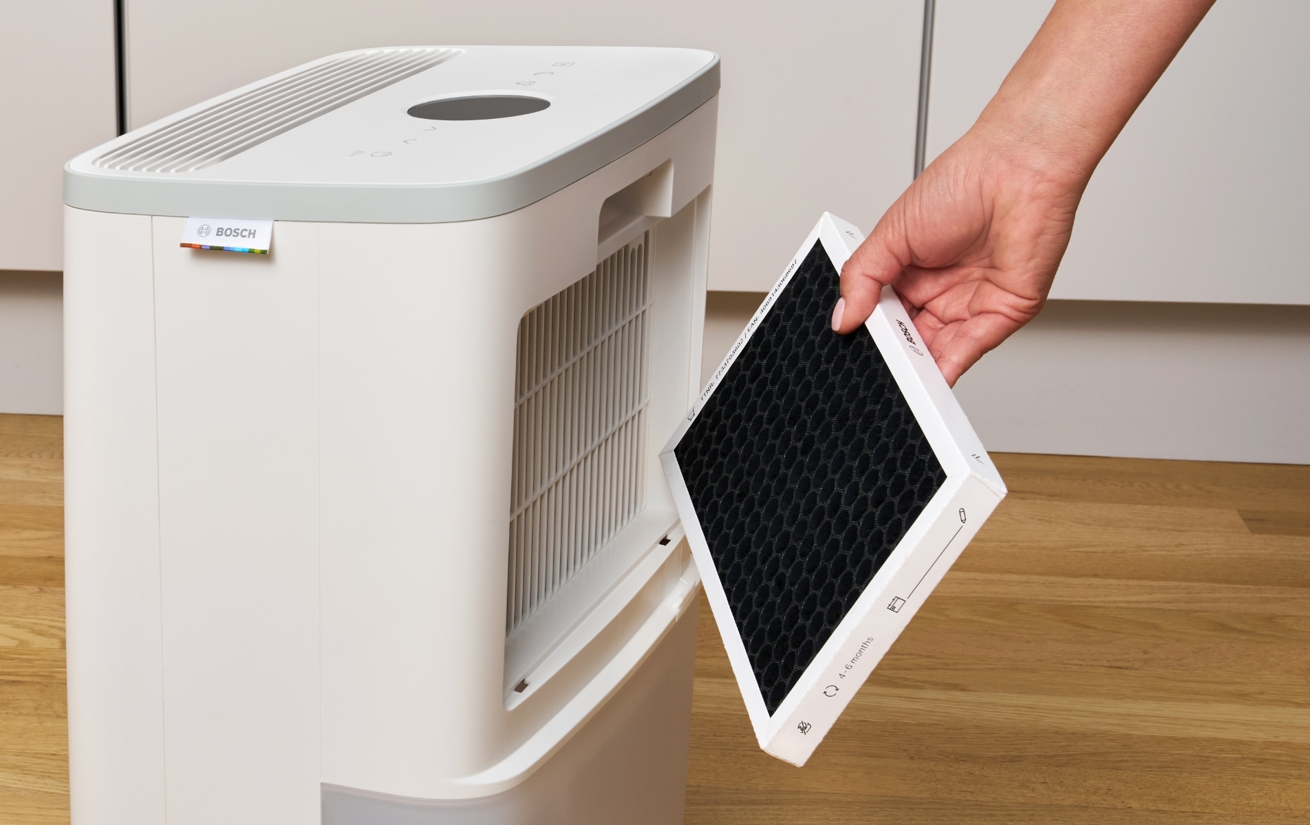 BOSCH Luftentfeuchter »Dry 2000 - Ideal für die Wohnung & schnelle Trocknung der Wäsche« Entfeuchtung 12 l/Tag Tank 2,5 l Ultra-leiser Betrieb; nur 35 dB(A)