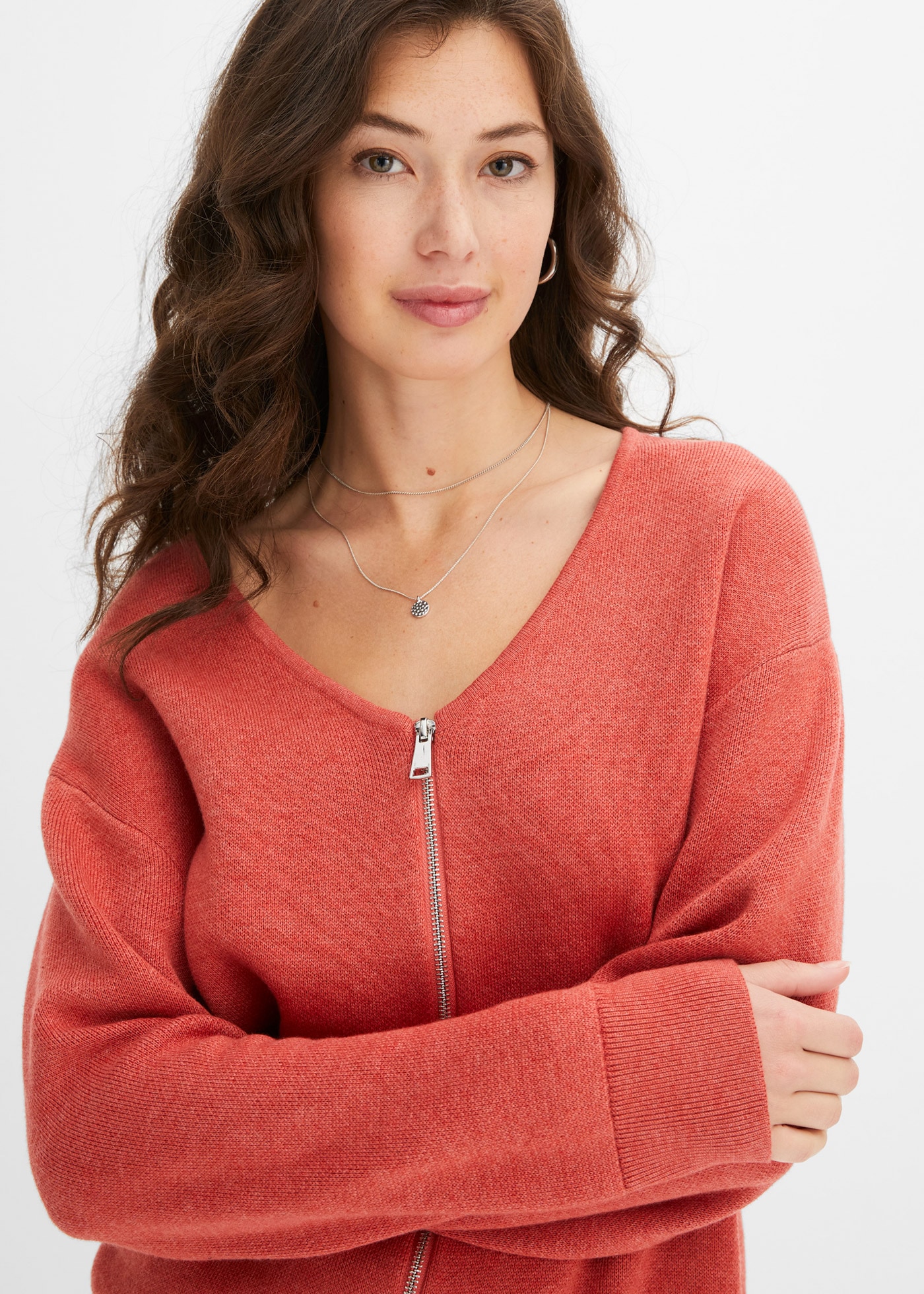 bonprix Strickjacke bequeme Passform, femininer Stil, mit Reißverschluss