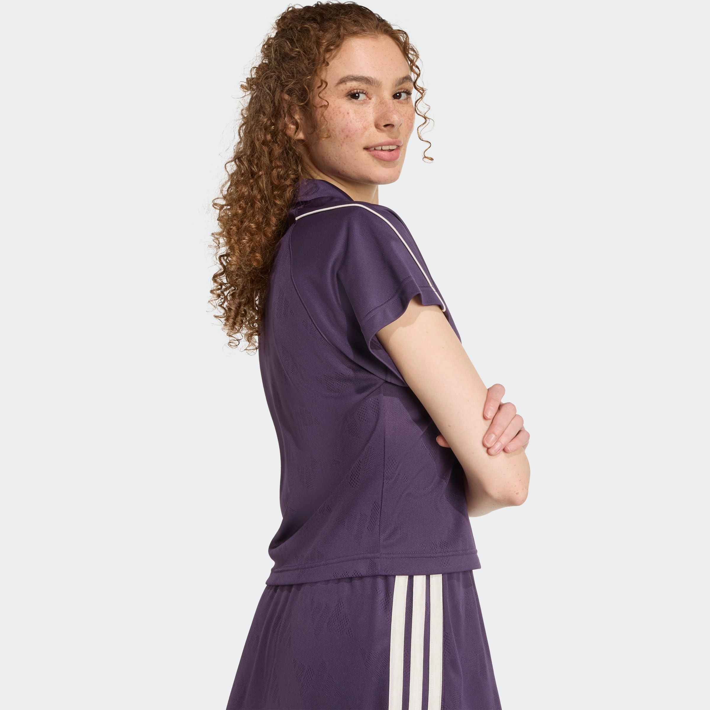 adidas Sportswear T-Shirt »STADIUM 3-STREIFEN TENNIS INSPIRIERTES JACQUARD« sportlicher Stil, mit Rundhalsausschnitt, mit Knopfleiste
