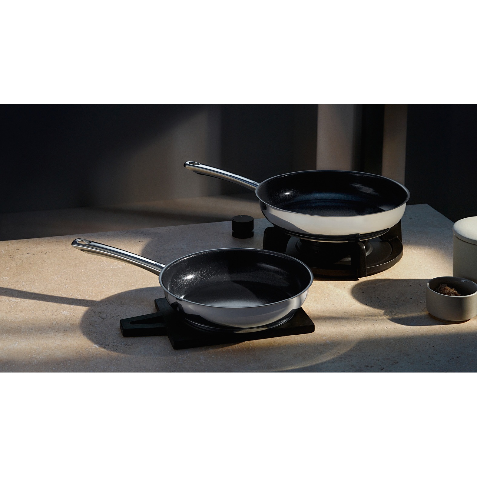 WMF Pfannen-Set »Inspiration, Pfannenset Induktion, herausragende Antihaftversiegelung« Cromargan® Edelstahl Rostfrei 18/10 Set, 3x Bratpfannen Ø 20/24/28 cm, 3 Stk. tlg. TransTherm-Allherdboden spart Energie, geeignet für alle Herdarten