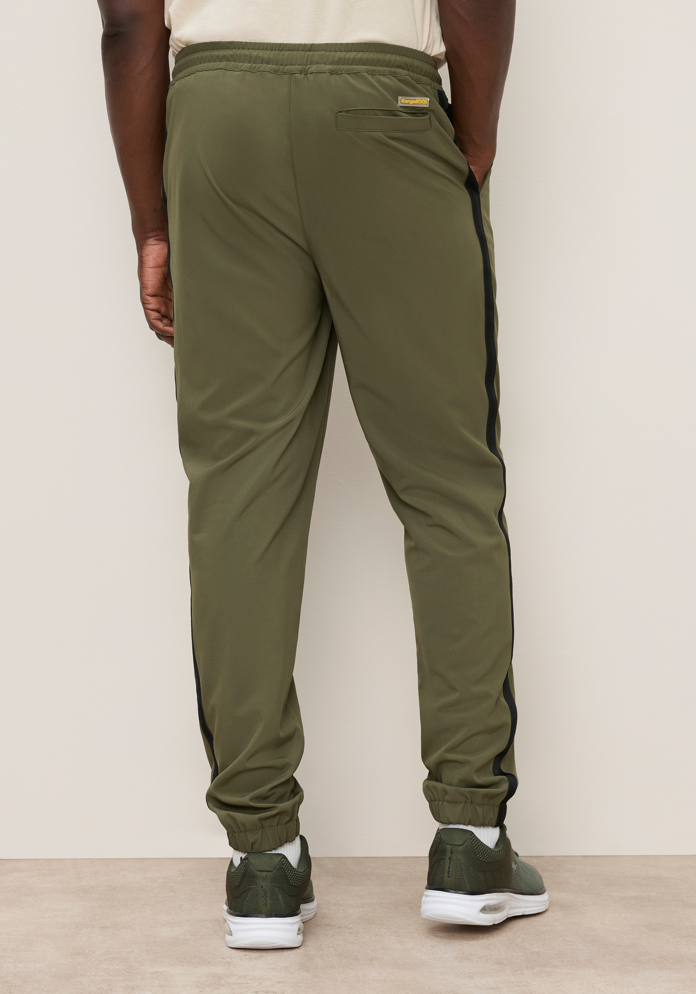 KangaROOS Jogger Pants  Slim Fit, aus leichtem, elastischen Funktionsmaterial