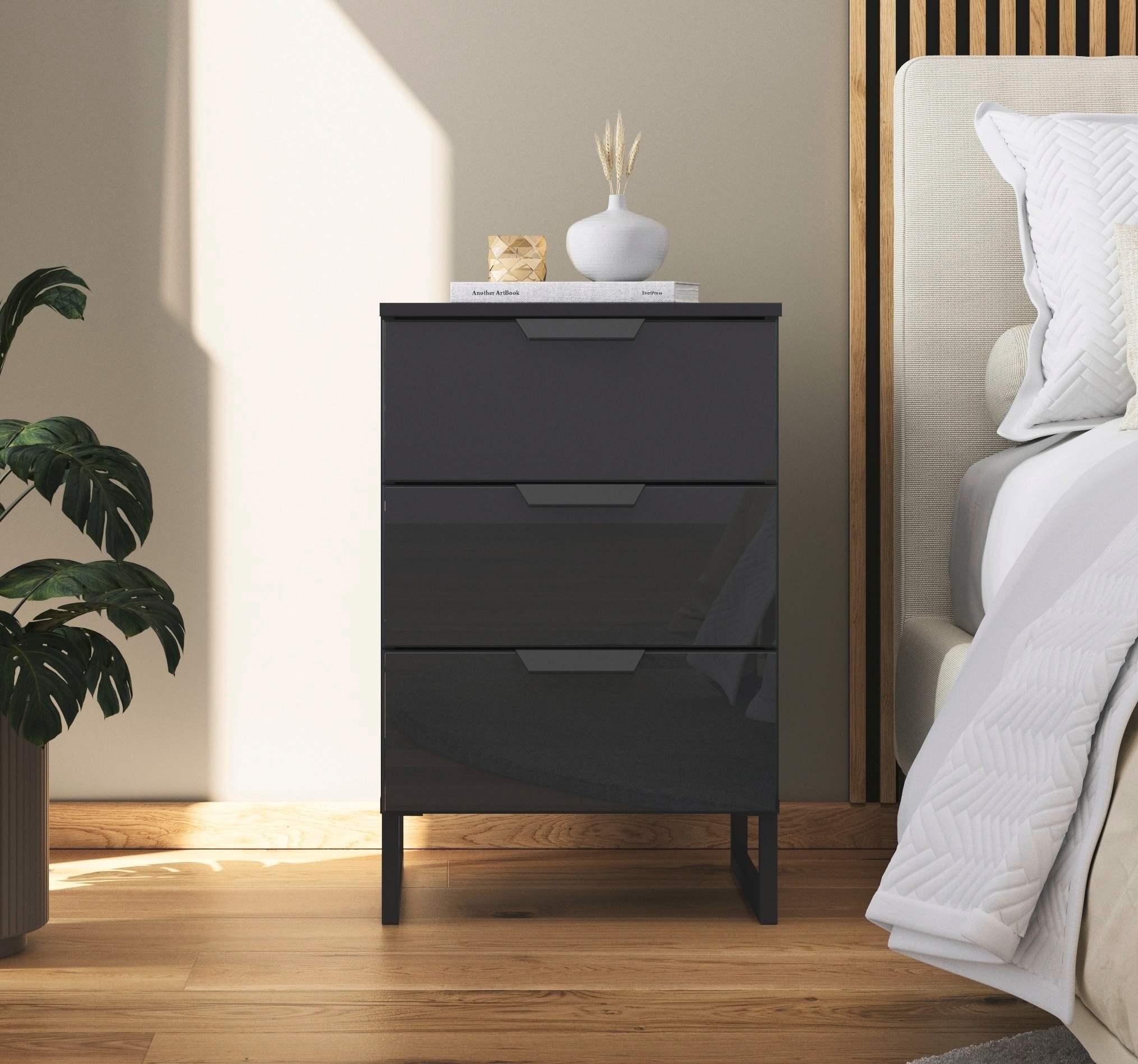 rauch Nachtkommode »Modern by Aditio«, mit Glasfront und Kufenfuß, 3 Schubladen mit Softclose-Funktion