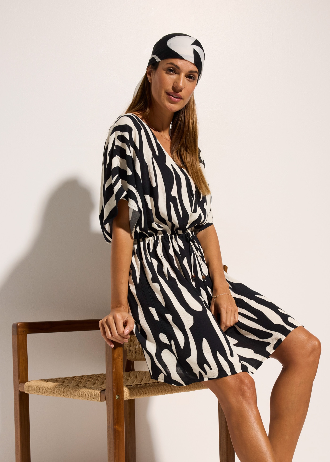 bonprix Strandkleid aus Viskose, Kurzarm, figurumspielende Passform, ohne Kragen