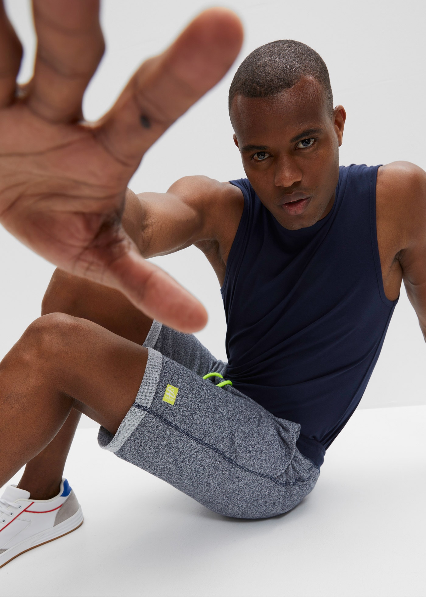 bonprix Sweatbermudas  aus Baumwolle und Polyester, Regular Fit, mit Print-Design