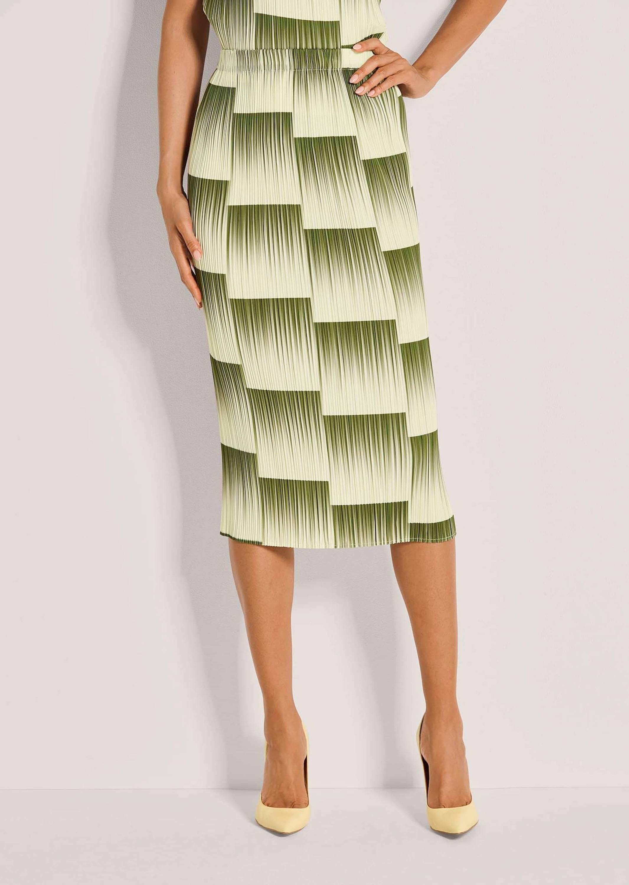 MADELEINE Midirock »Midirock Plisseerock mit grafischem Muster« Plissee-Druckrock in Schlupfform