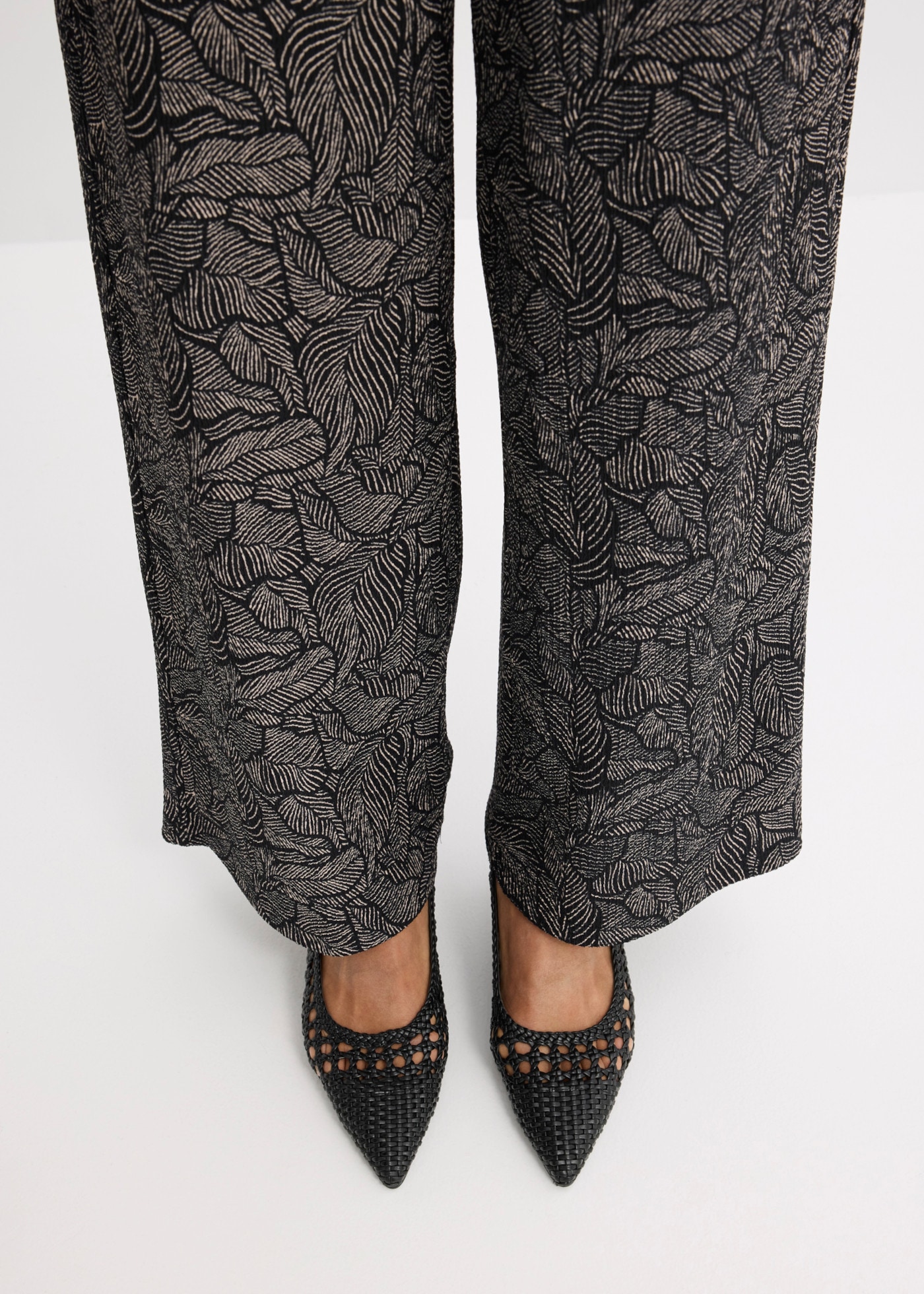 bonprix Jerseyhose  mit auffälligem Druck, regular fit Passform, elastisches Material