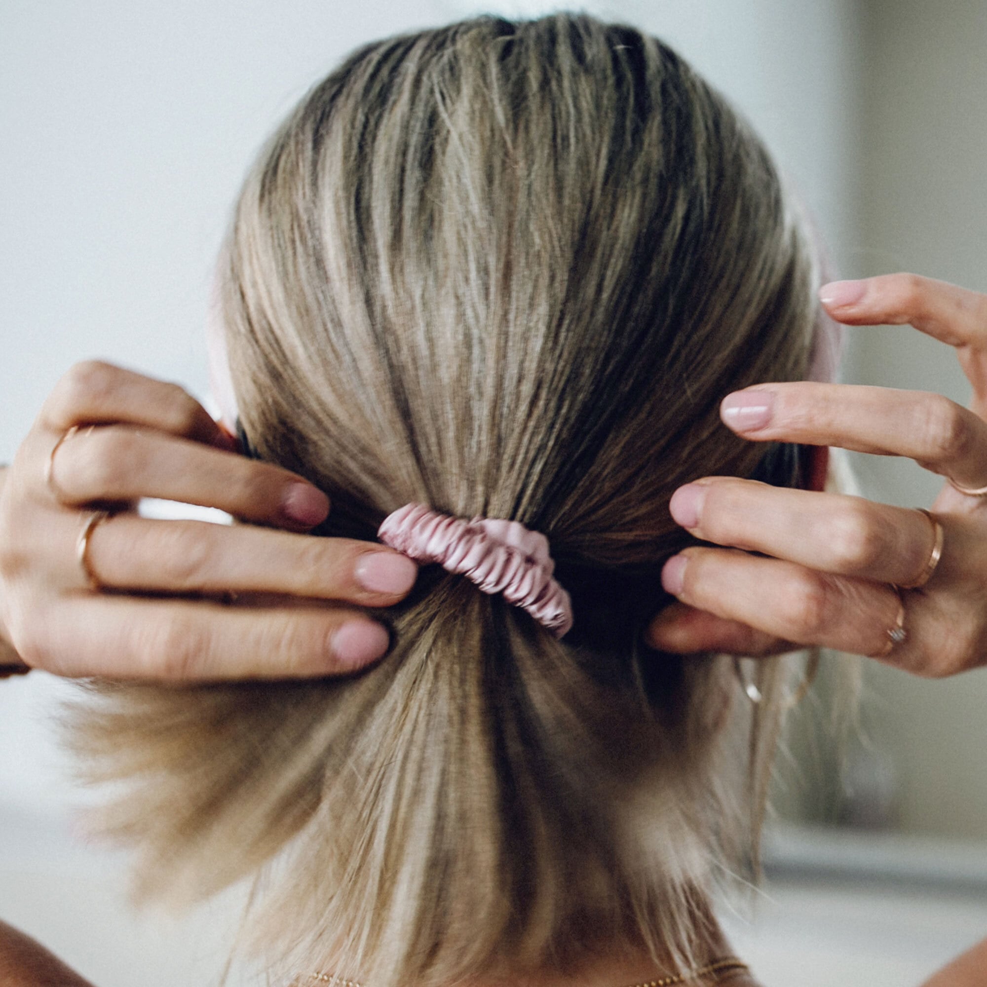 AILORIA Seidentuch »Set Scrunchies S und M aus Seide DOUX«