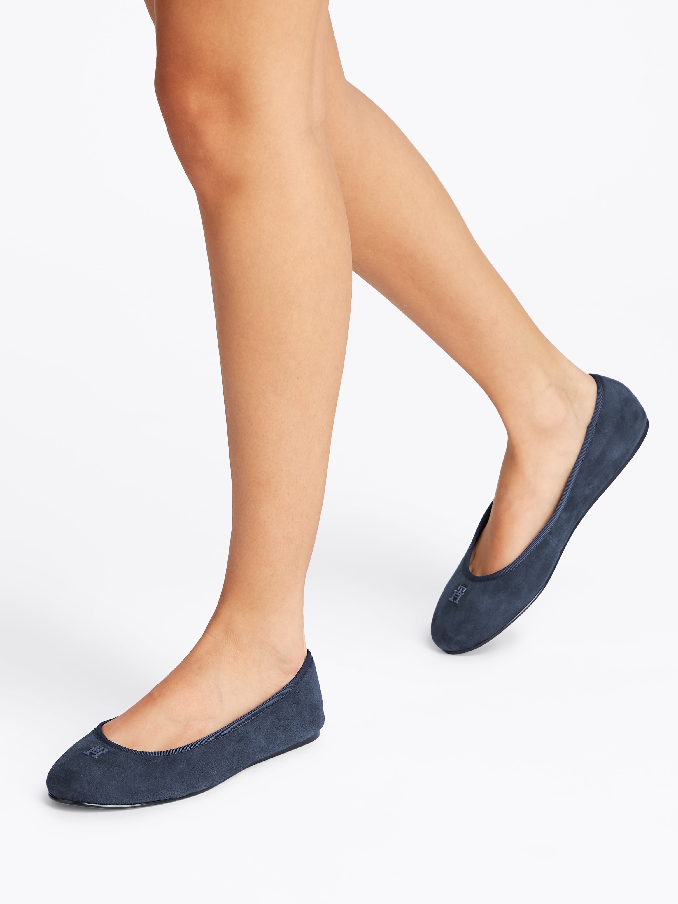 Tommy Hilfiger Ballerina »TH HARDWARE SUEDE BALLERINA«  , Flats, Businessschuh, Bequemschuh, Schlupfschuh mit TH-Logo