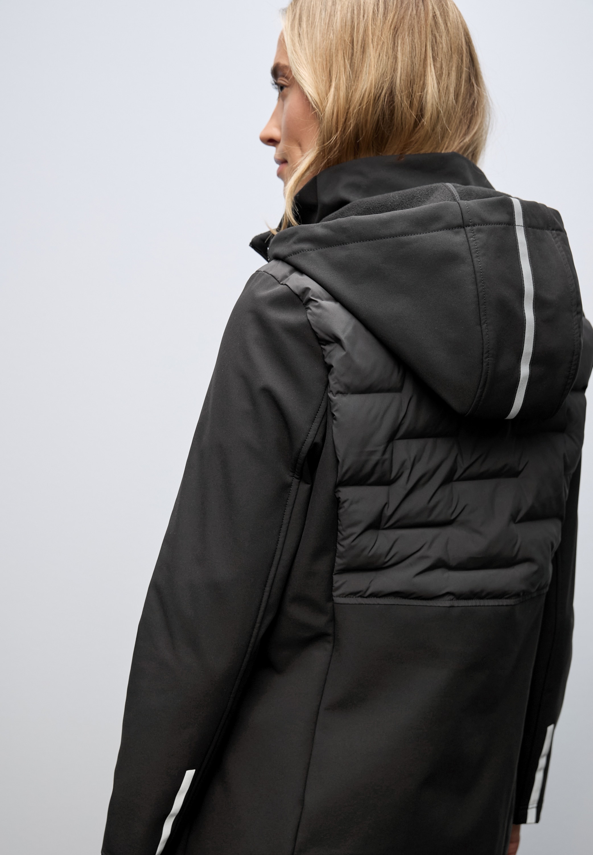 STREET ONE Softshelljacke, mit Kapuze, mit Details und Kapuze mit Tunnelzug