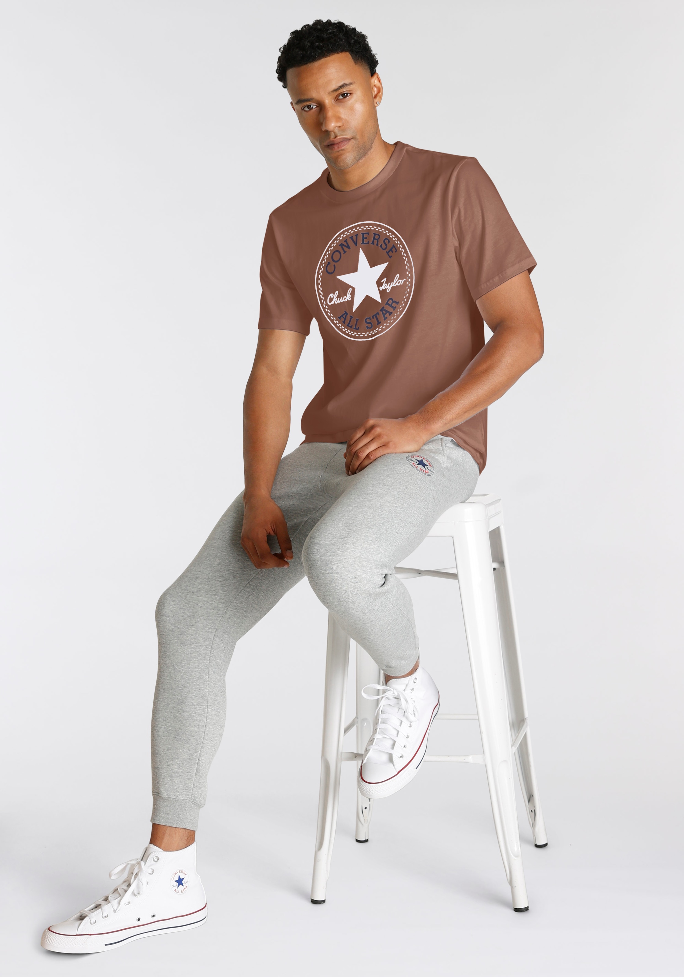 Converse T-Shirt »UNISEX CONVERSE GO-TO ALL STAR PATCH LOGO STANDARD FIT T-SHIRT«, (1 tlg.)