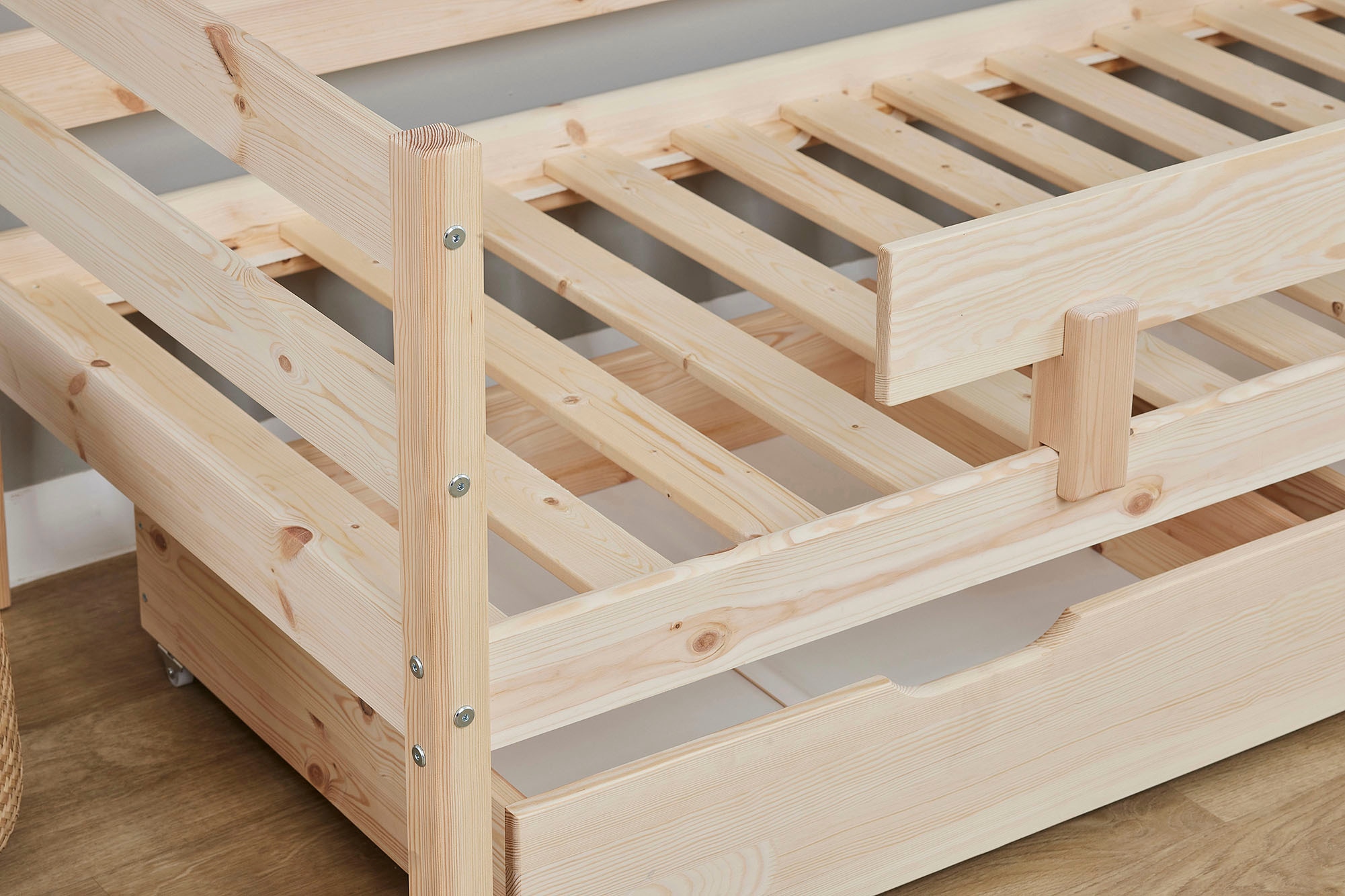 Hoppekids Einzelbett »ECO Comfort Kinderbett, Kiefer Massivholz, Jugendbett inkl. Rollrost«, 70x160 cm, wahlweise in verschieden Farben/ Matratze/ Absturzsicherung
