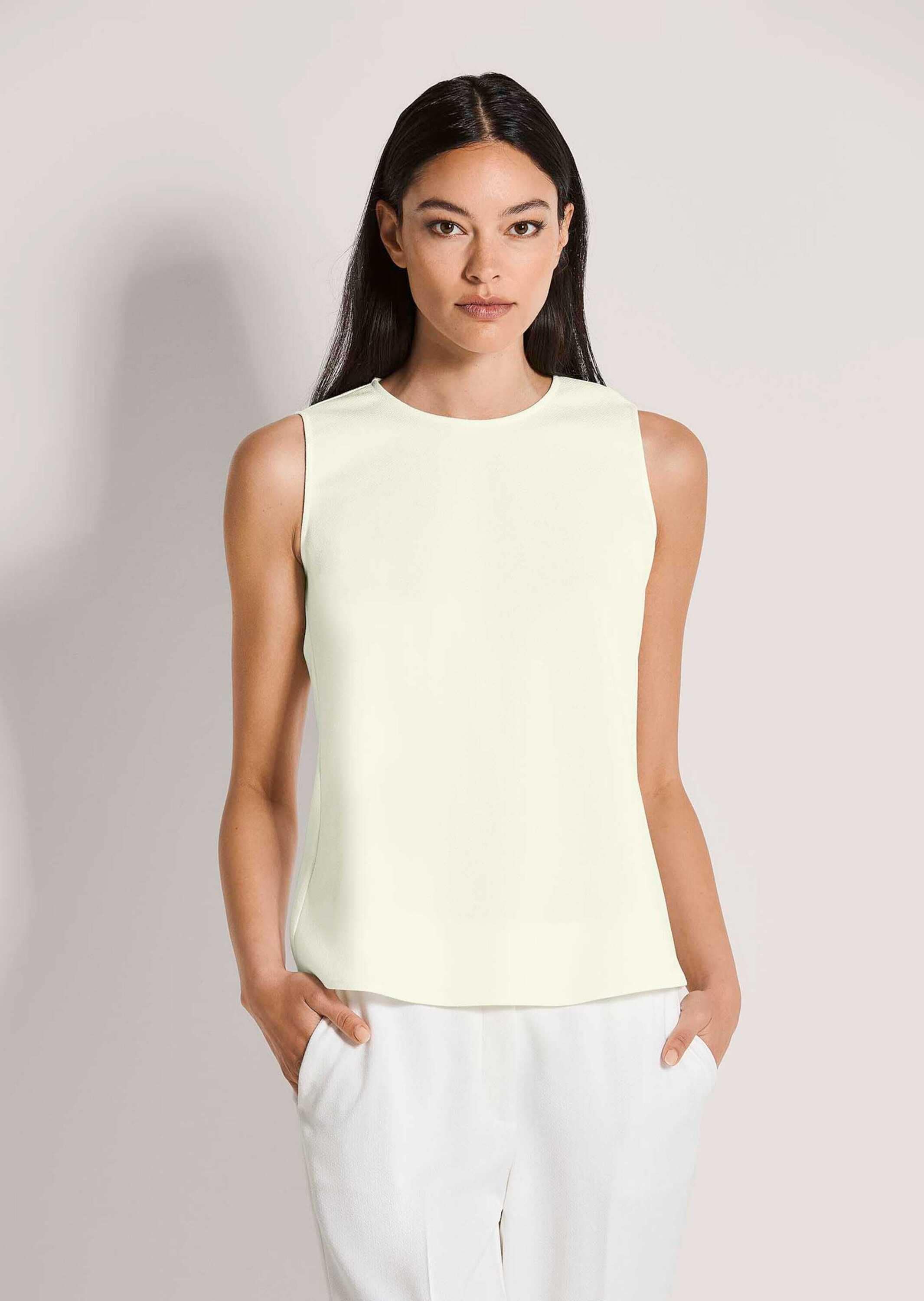 MADELEINE Trägertop »Top Klassisches kurzärmliges Blusentop mit Schlitz« Rückseitiger Schnitt