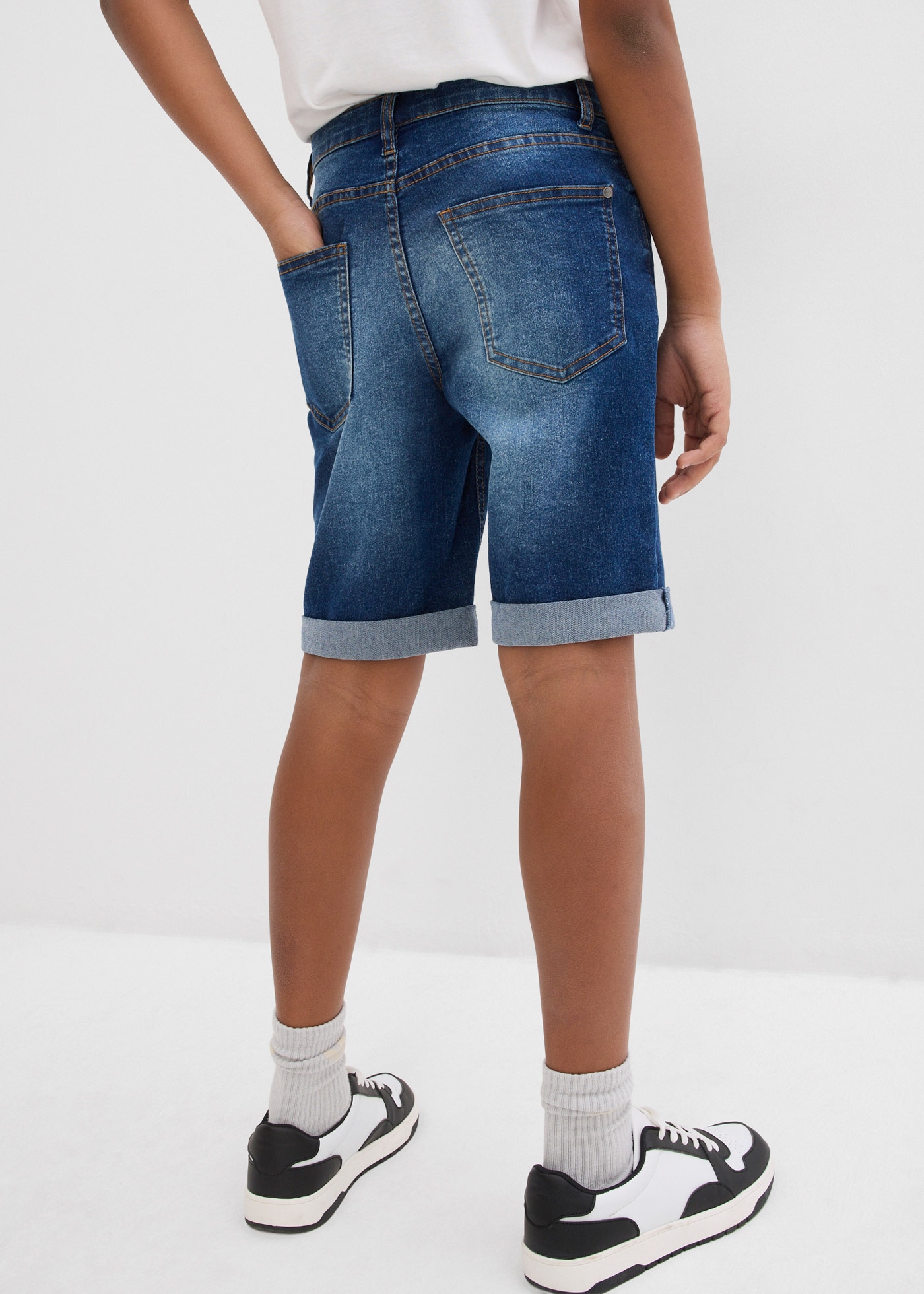 bonprix Bermudas  aus Stretch-Material, Slim fit Passform, verstellbarer Taillenbund