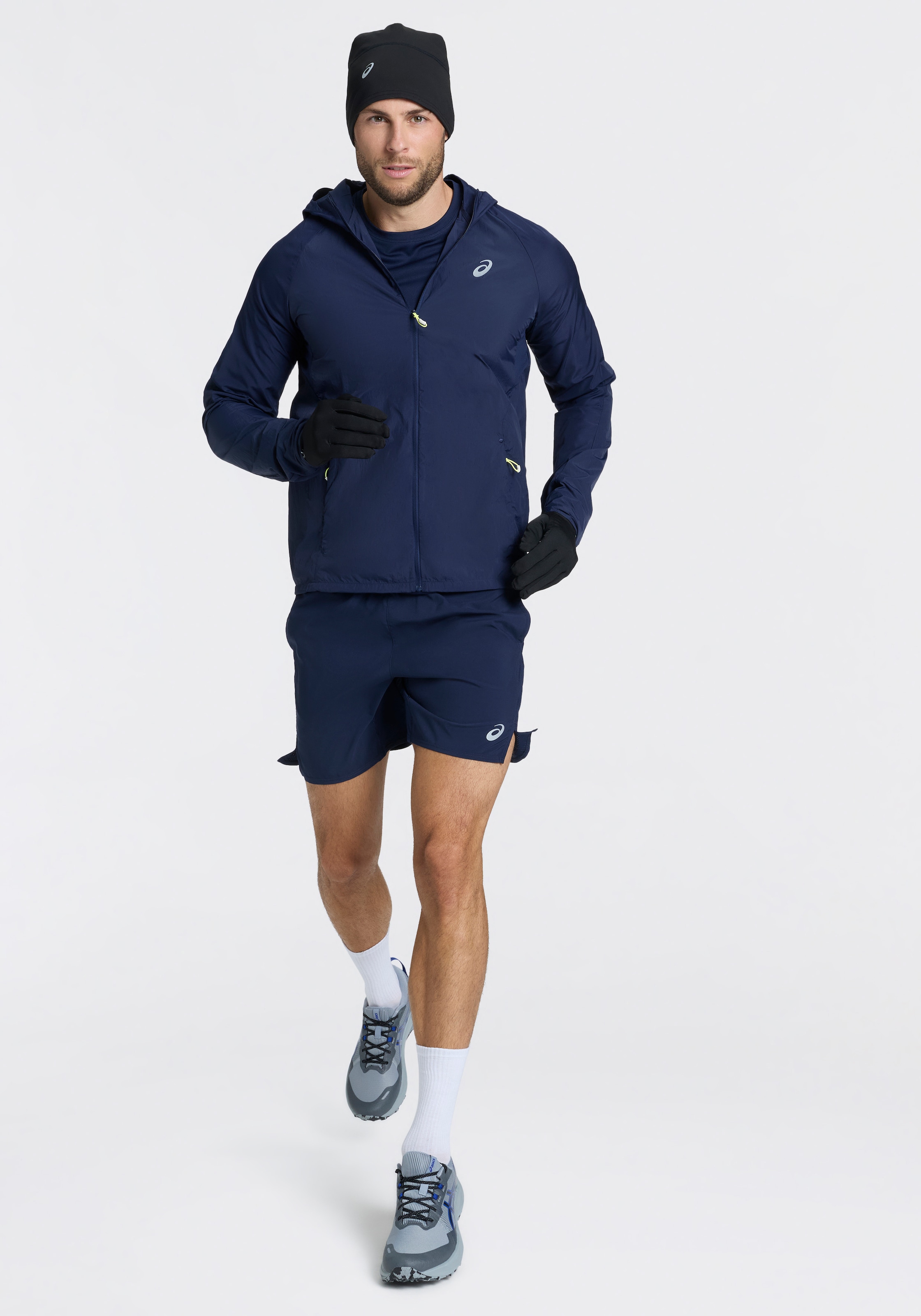 Asics Beanie »WINTER RUN BEANIE« Reflektierend, Unterstützende Passform, Haarschlitz hinten