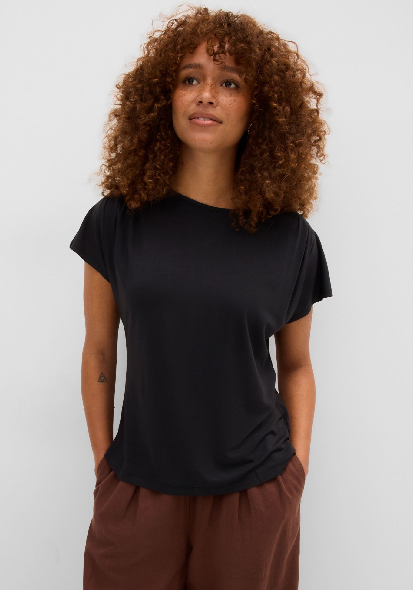 bonprix T-Shirt Oversize-Passform, Kurzarm, mit Raffung an der Schulter
