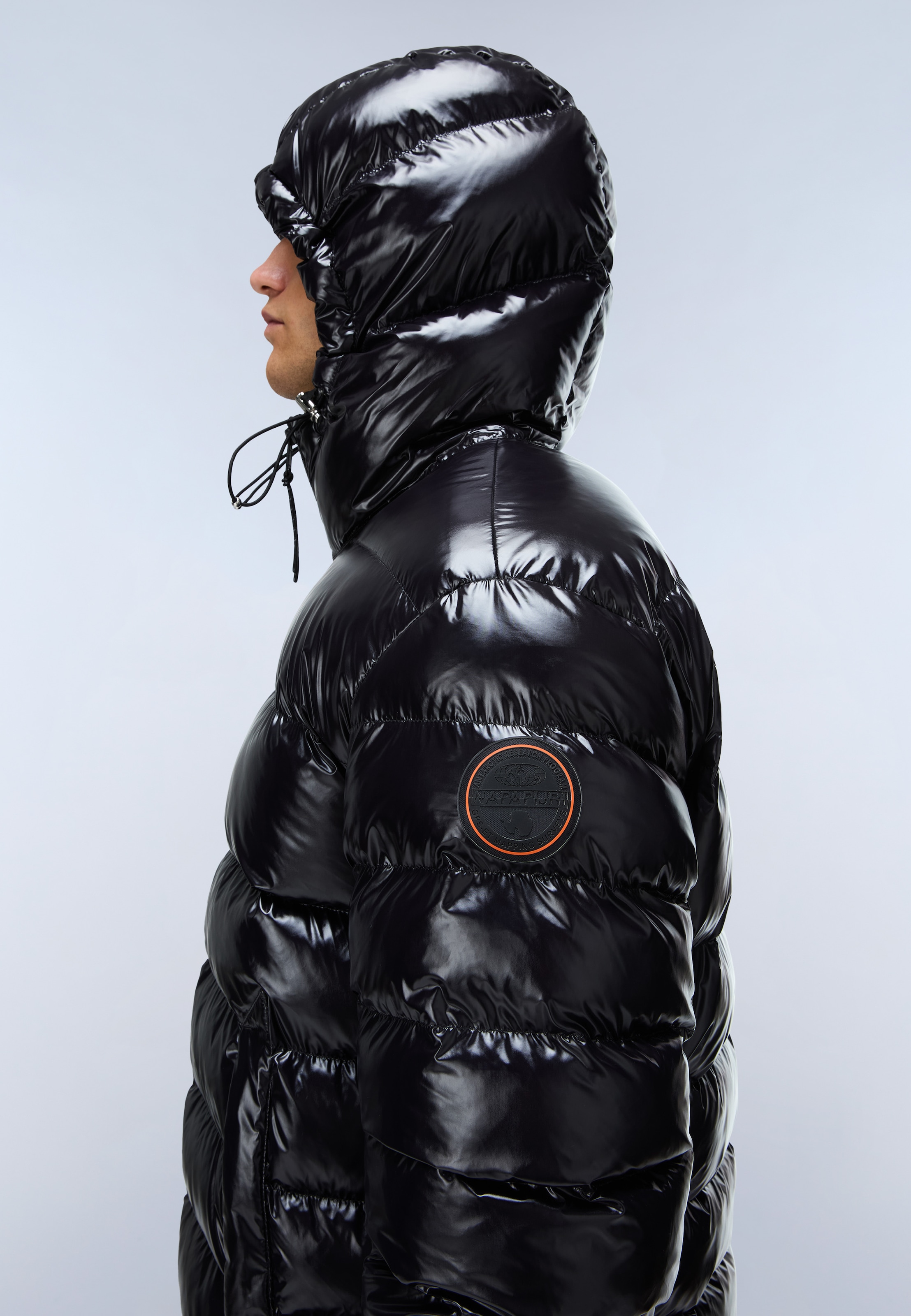 Napapijri Steppjacke »A-TEREZ SHINY BLACK BEAUTY« mit markanter Steppung, aus Polyamid, auch in großen Größen