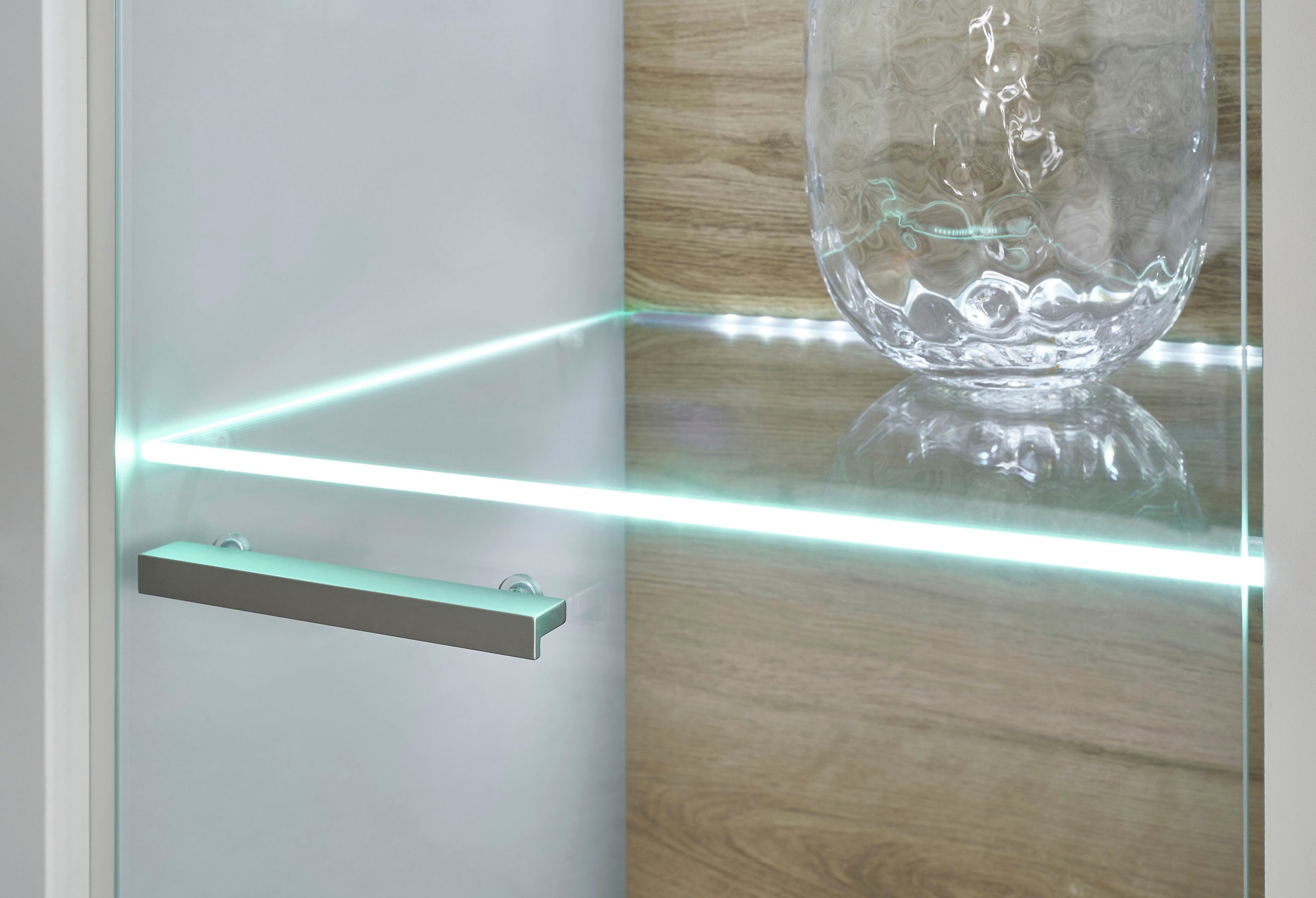 INOSIGN Vitrine »SCARA«, mit Applikation Zinneiche Dekor, Breite 90 cm, mit Softclose-Funktion