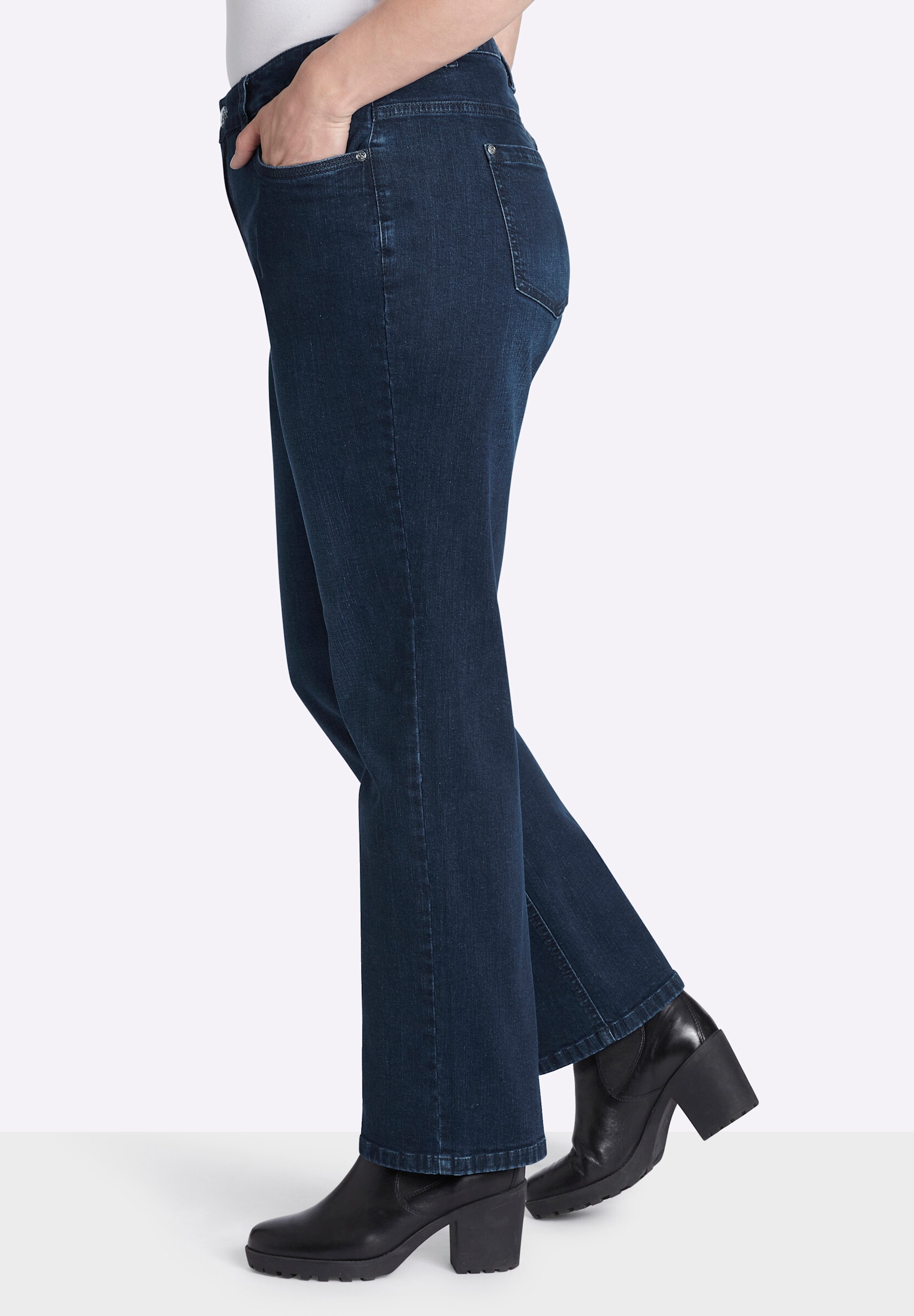 Sheego 5-Pocket-Jeans »Jeans Gerade Jeans mit Deko-Knopf und Riegel am Bund«