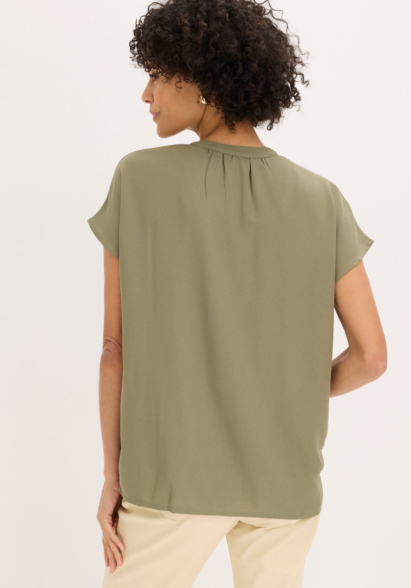 bonprix Kurzarmbluse Oversize Passform, mit V-Ausschnitt, mit Umlegekragen