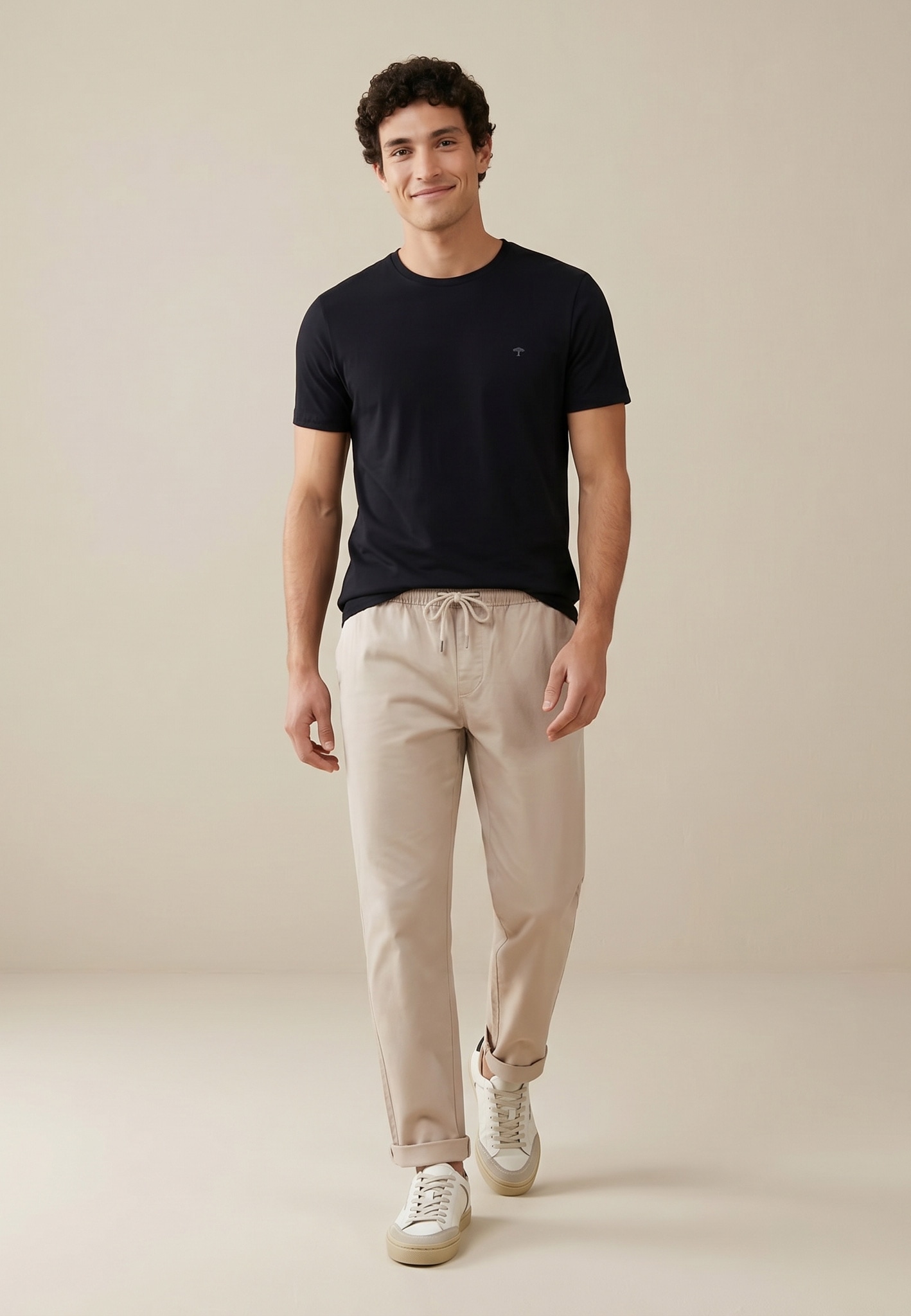 FYNCH-HATTON T-Shirt »FYNCH-HATTON Basic T-Shirt« Sommershirt in unifarben, mit Logostickerei