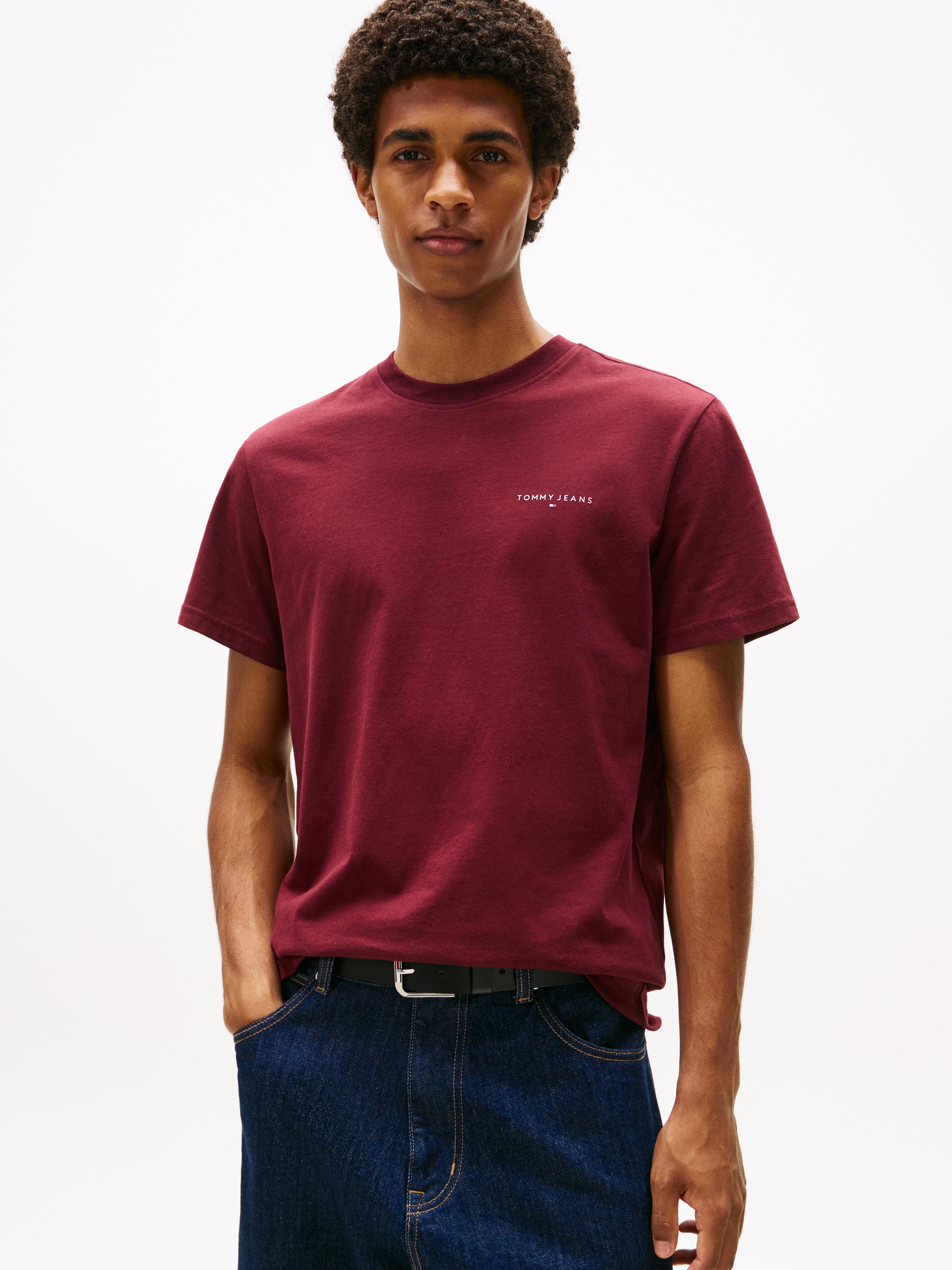 Tommy Jeans T-Shirt »TJM SLIM LINEAR CHEST TEE EXT«, Mit Rundhalsausschnitt