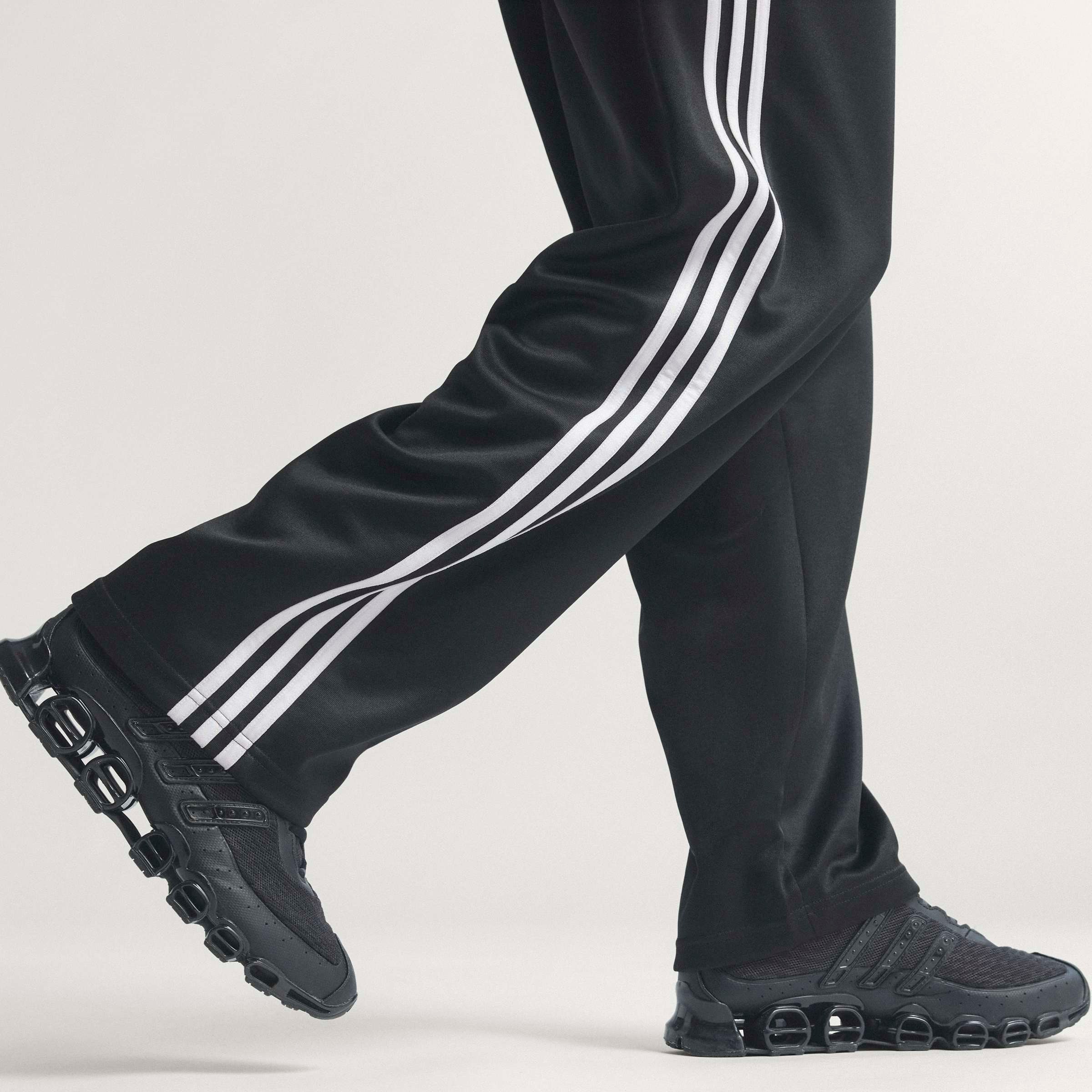 adidas Originals Sporthose »LOOSE TP«  für Erwachsene, sportlicher Stil, aus Polyester und Baumwolle
