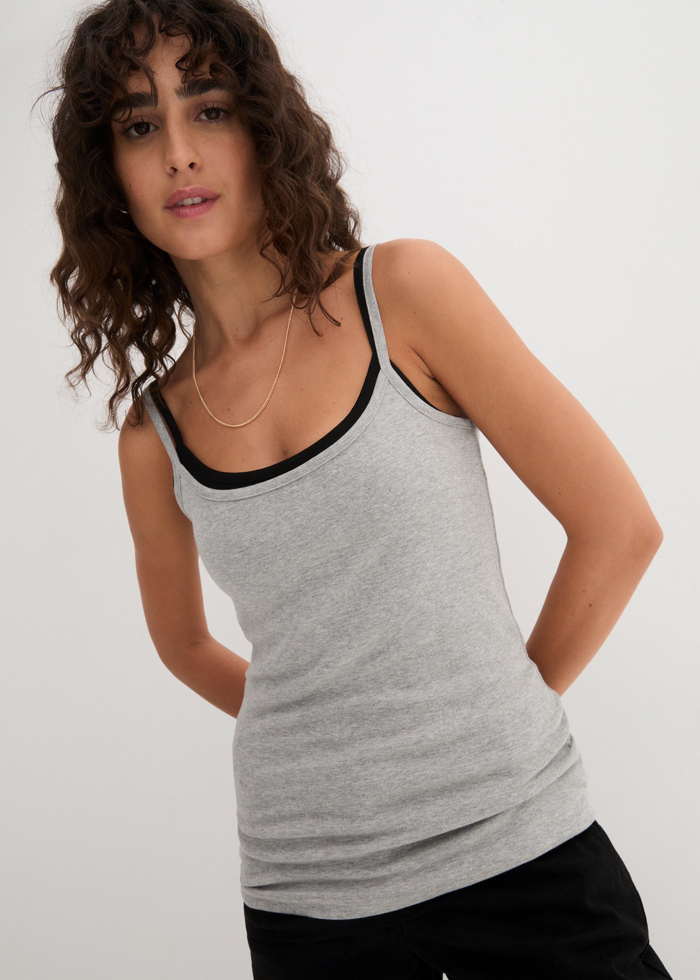bonprix Shirttop Packung, 3 taillierte Passform, ohne Ärmel, aus leichtem Baumwollmaterial