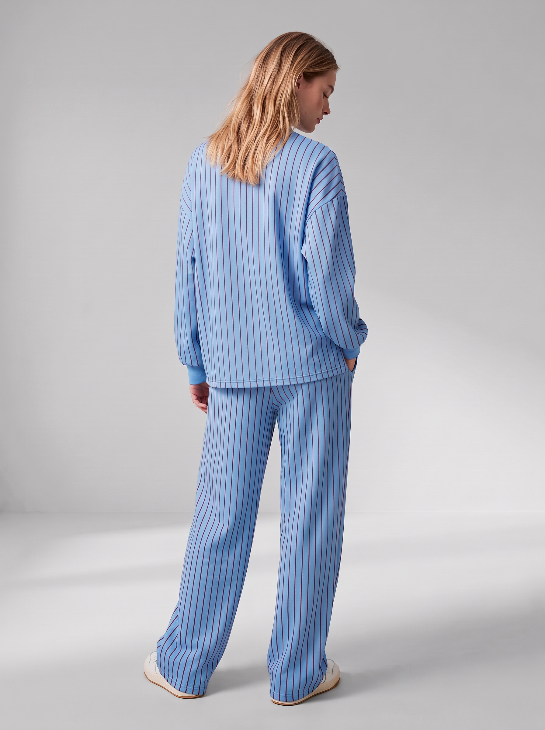 Copenhagen Studios Sweater , Hochwertige Modal Qualität
