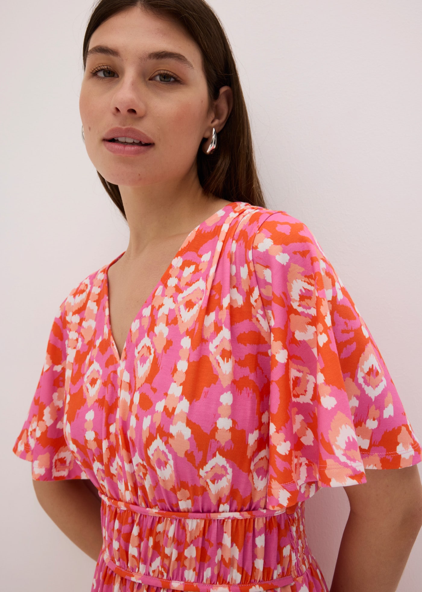 bonprix Maxikleid ausgestellte Passform, tiefer V-Ausschnitt, Halbarm-Design